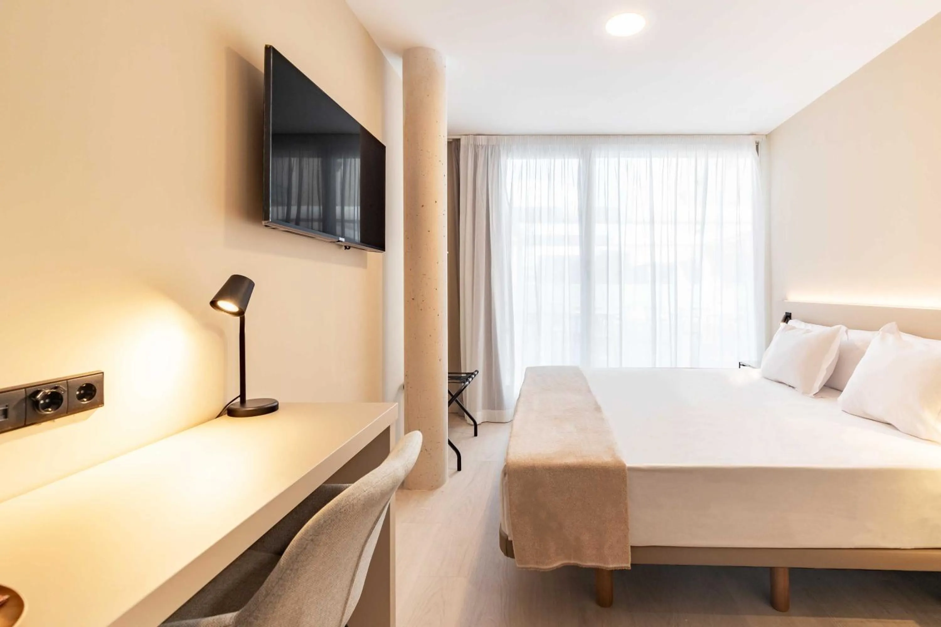Bed in HQ Arena Hotel