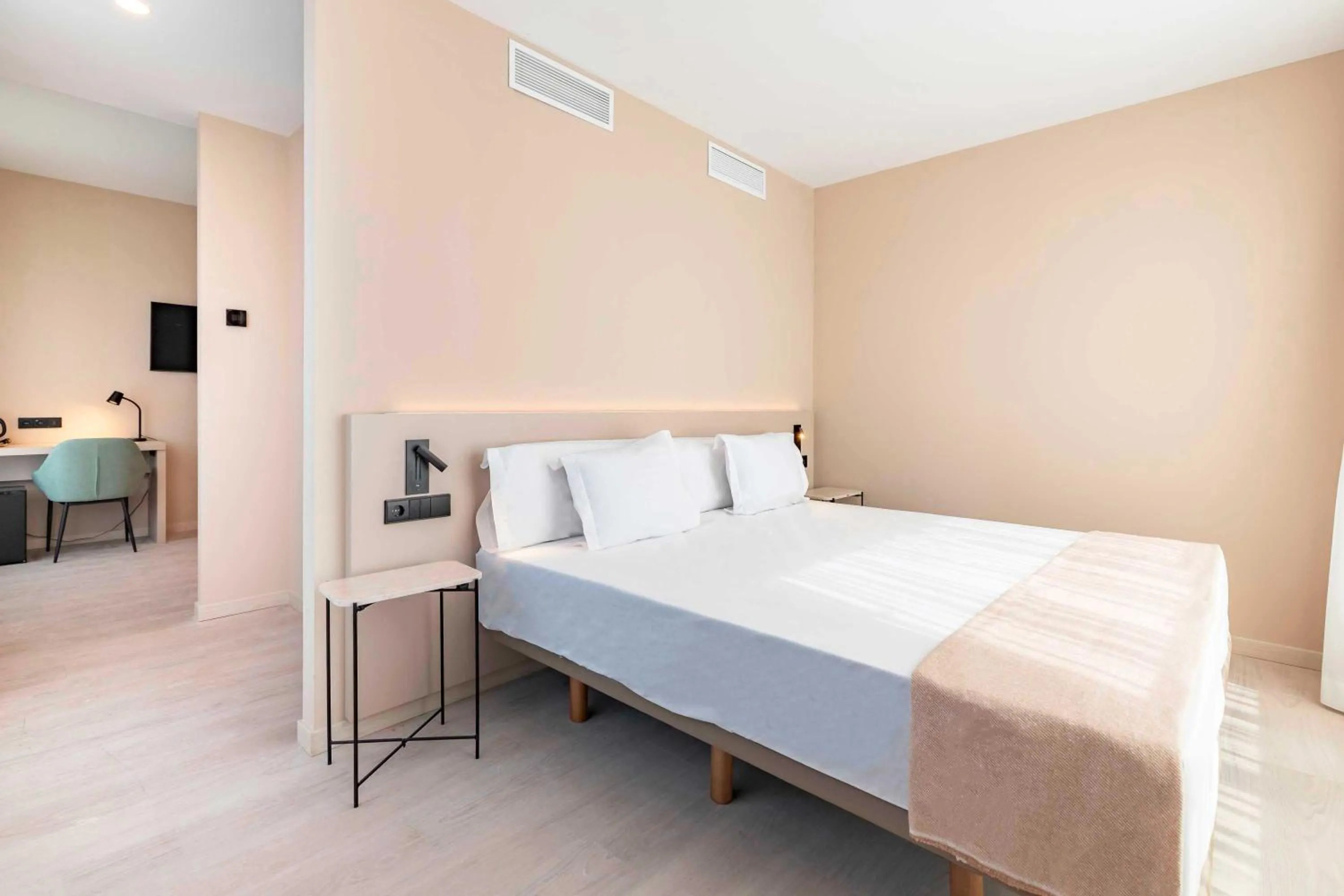 Junior Suite in HQ Arena Hotel
