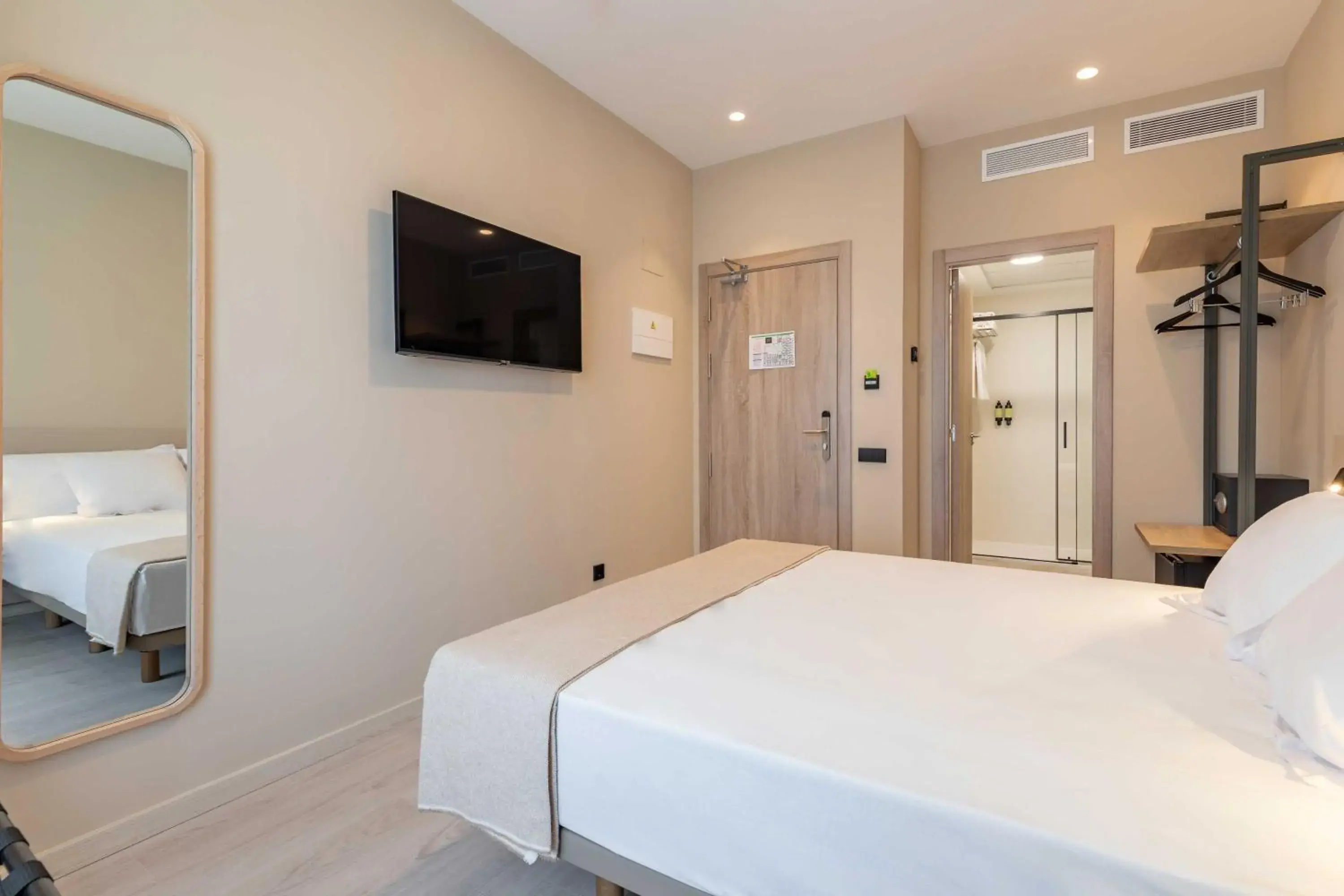 Standard Double Room in HQ Arena Hotel Standard Double Room in HQ Arena Hotel