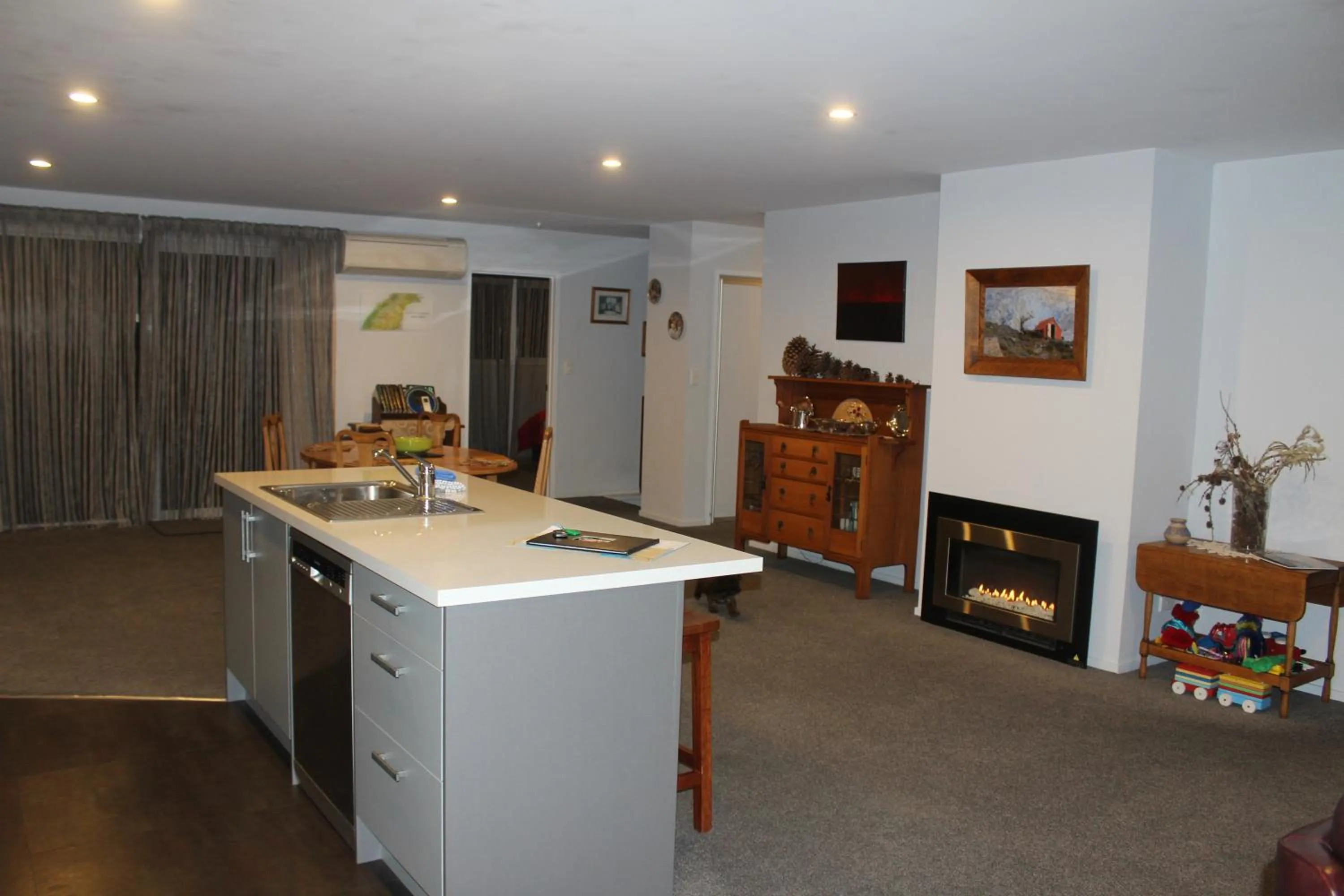 Kitchen or kitchenette in The Mackenzie Apartments