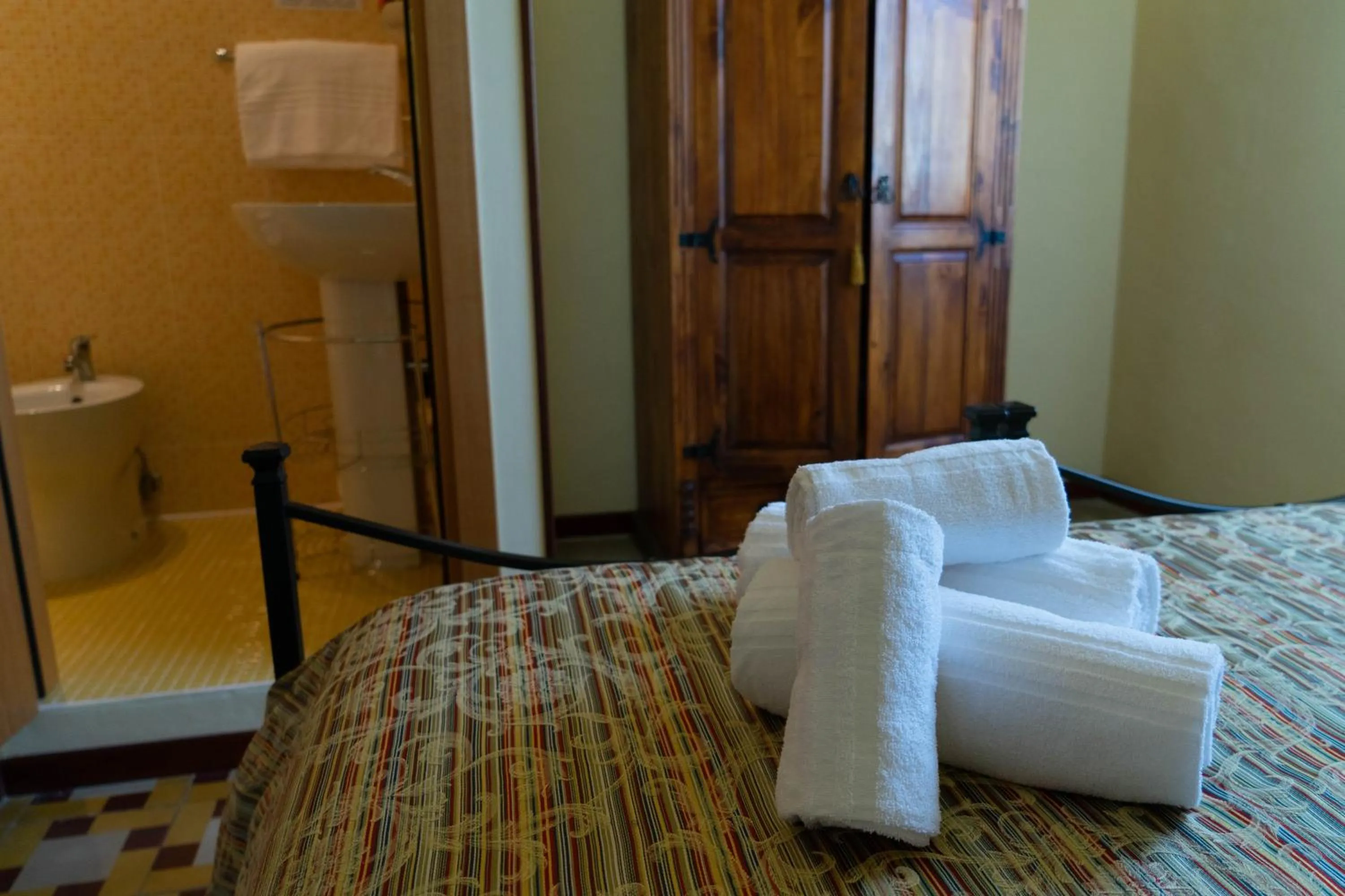 Bathroom, Bed in Bed & Breakfast Mafi