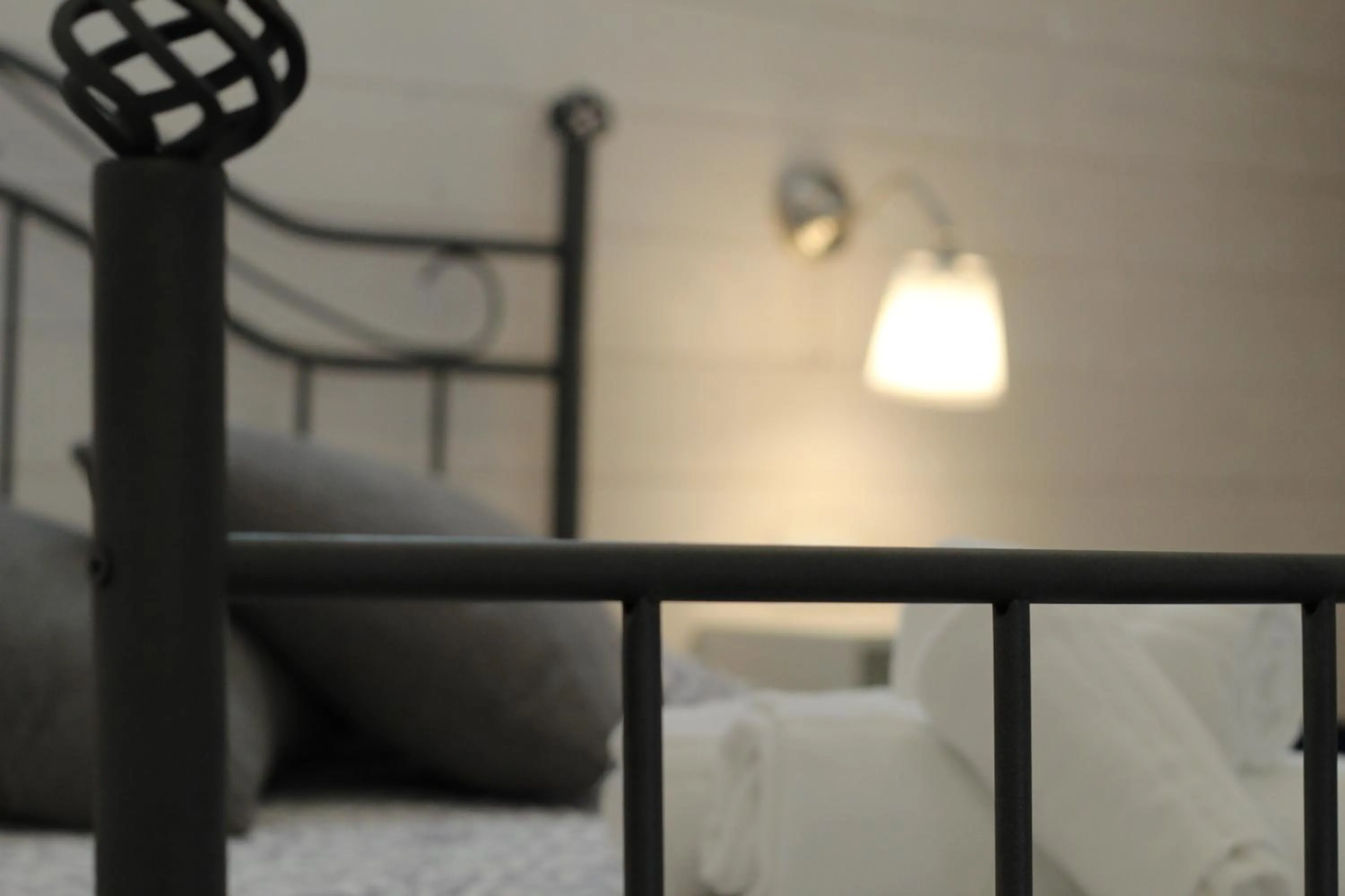 Decorative detail, Bed in Bed & Breakfast Mafi