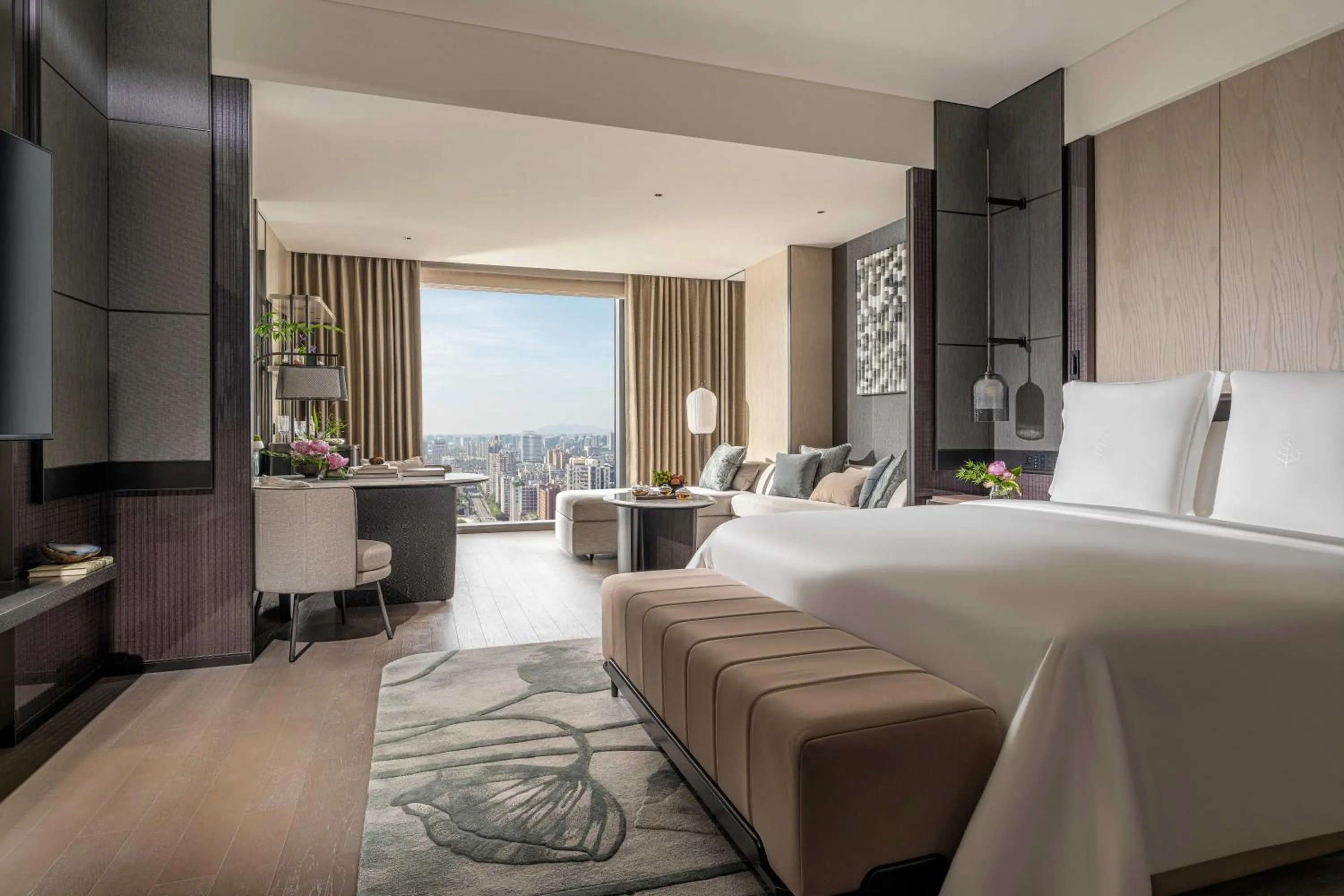 Bedroom, Bed in Four Seasons Hotel Hangzhou at Hangzhou Centre