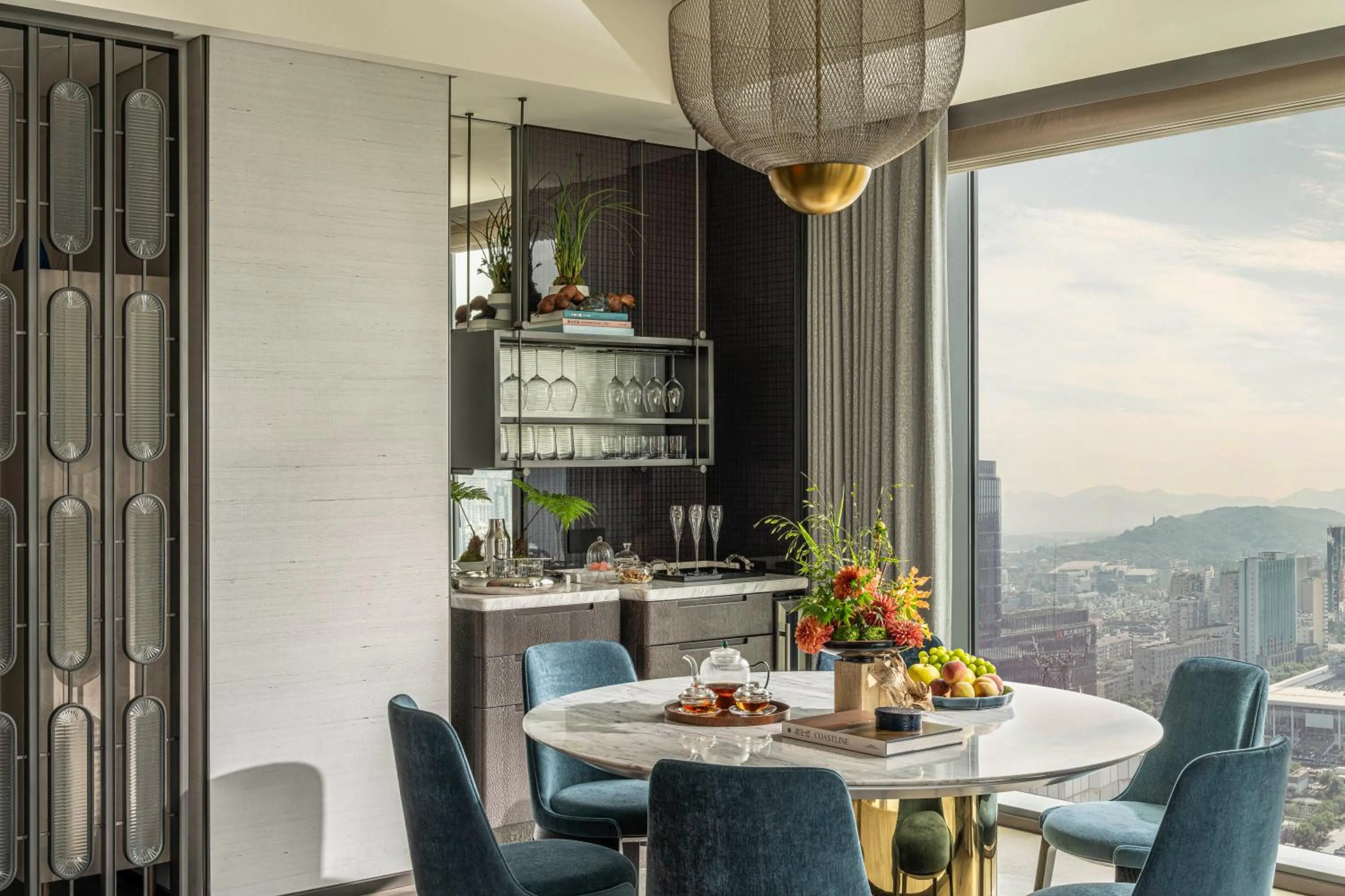 Living room in Four Seasons Hotel Hangzhou at Hangzhou Centre