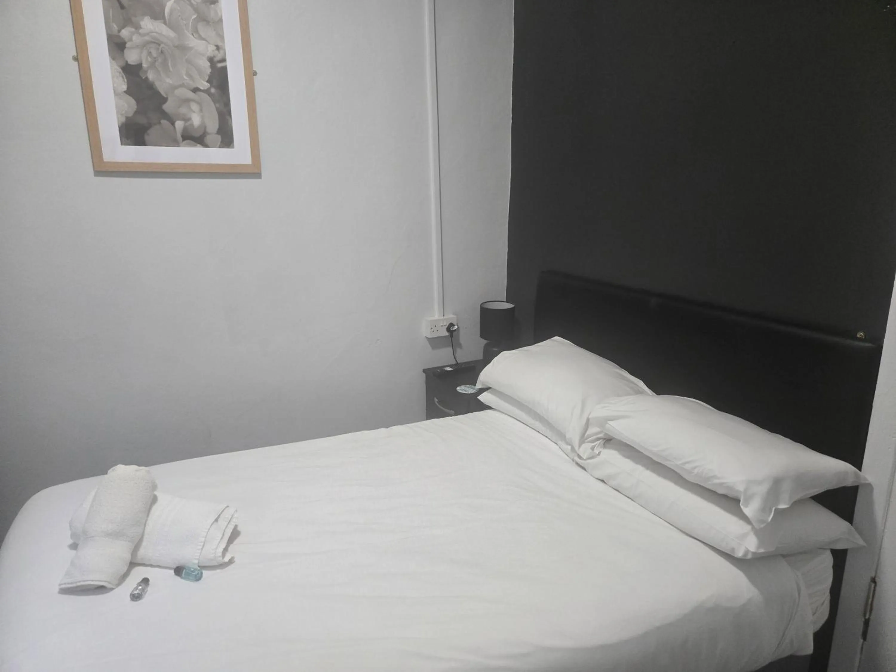 Bed in Peek-a-Booze - Budget Hotel - Adults Only