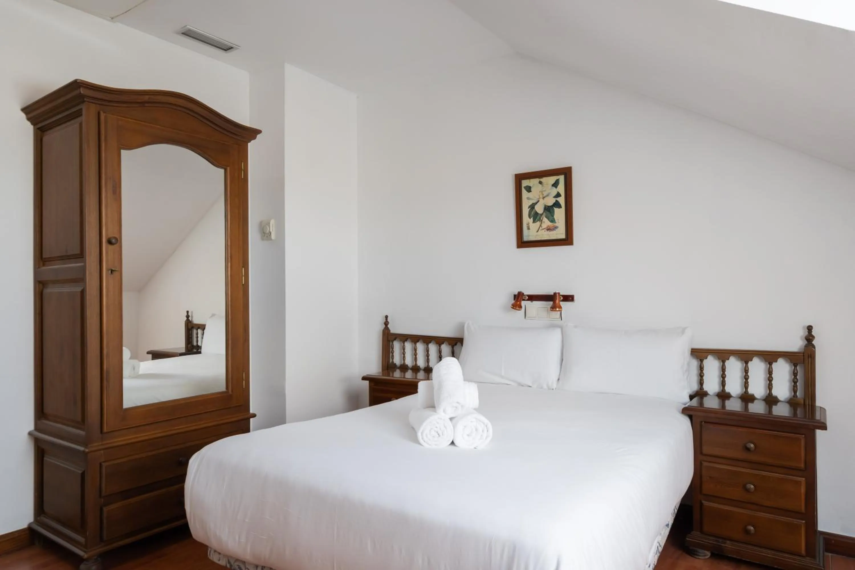 Bed in Hotel La Quinta de Santillán