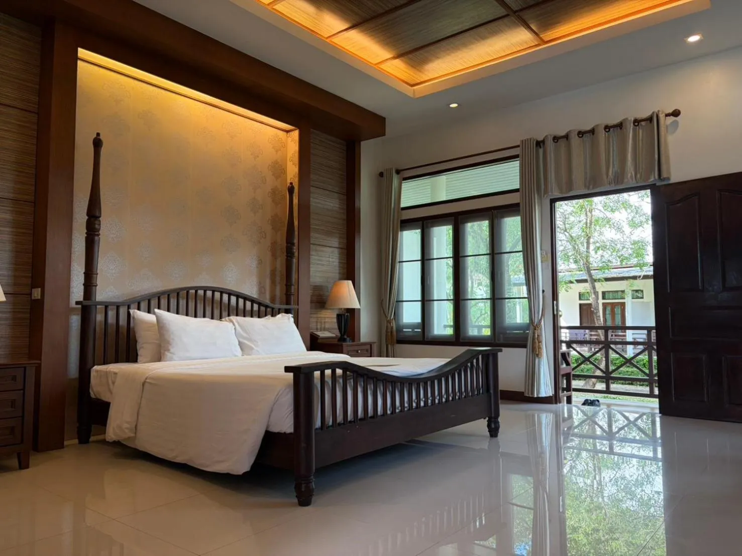 Lake view, Bed in Bhu Tarn Koh Chang Resort & Spa