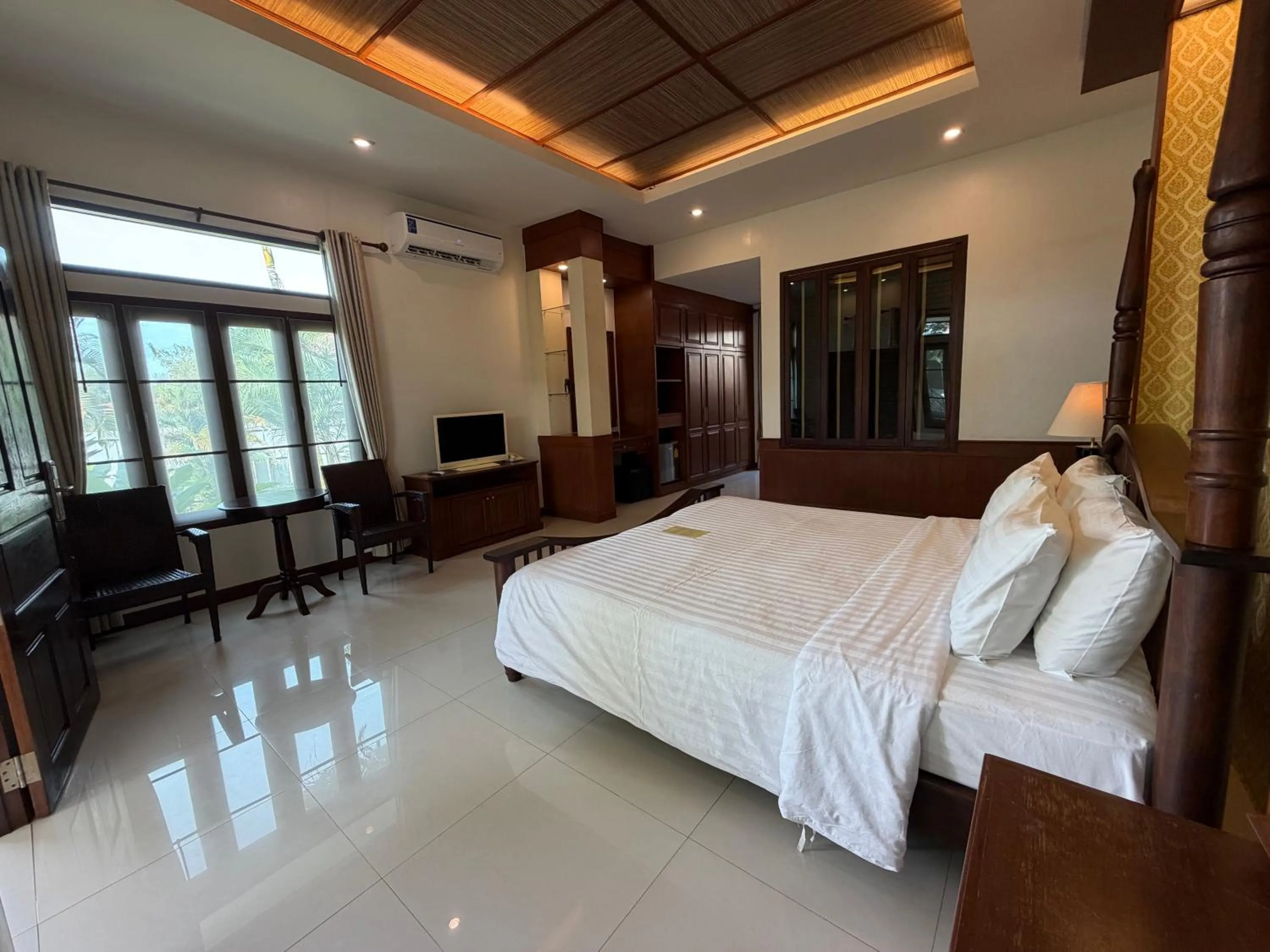 Bed in Bhu Tarn Koh Chang Resort & Spa