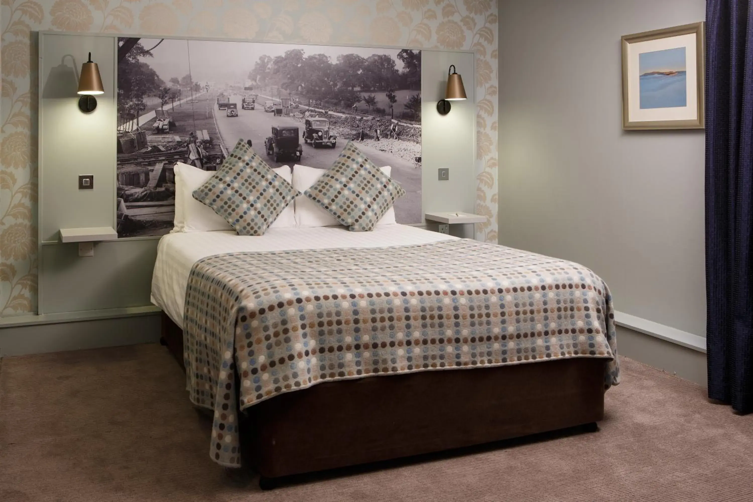 Bed in Mercure London Watford Hotel
