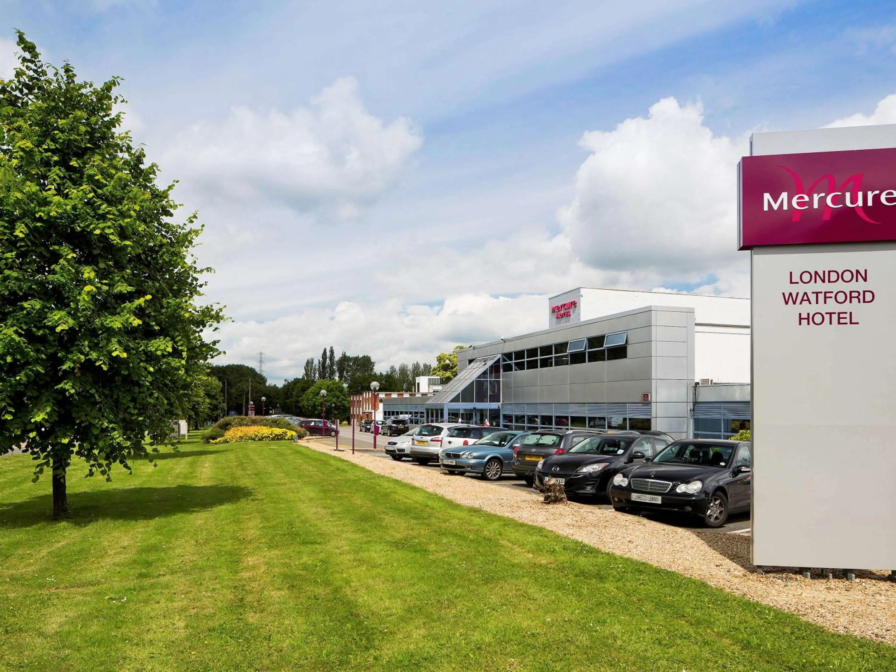 Property Building in Mercure London Watford Hotel