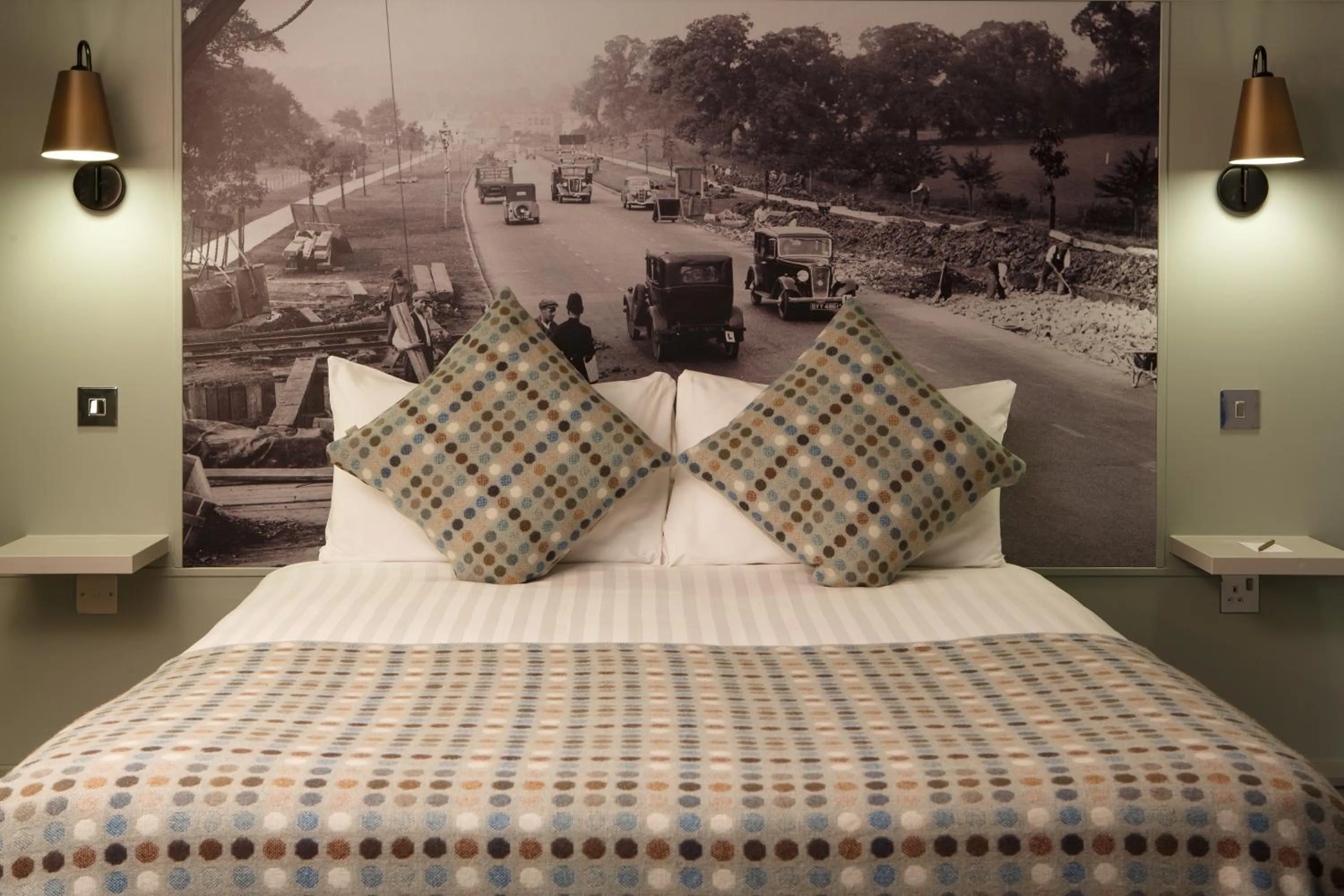 Bed in Mercure London Watford Hotel