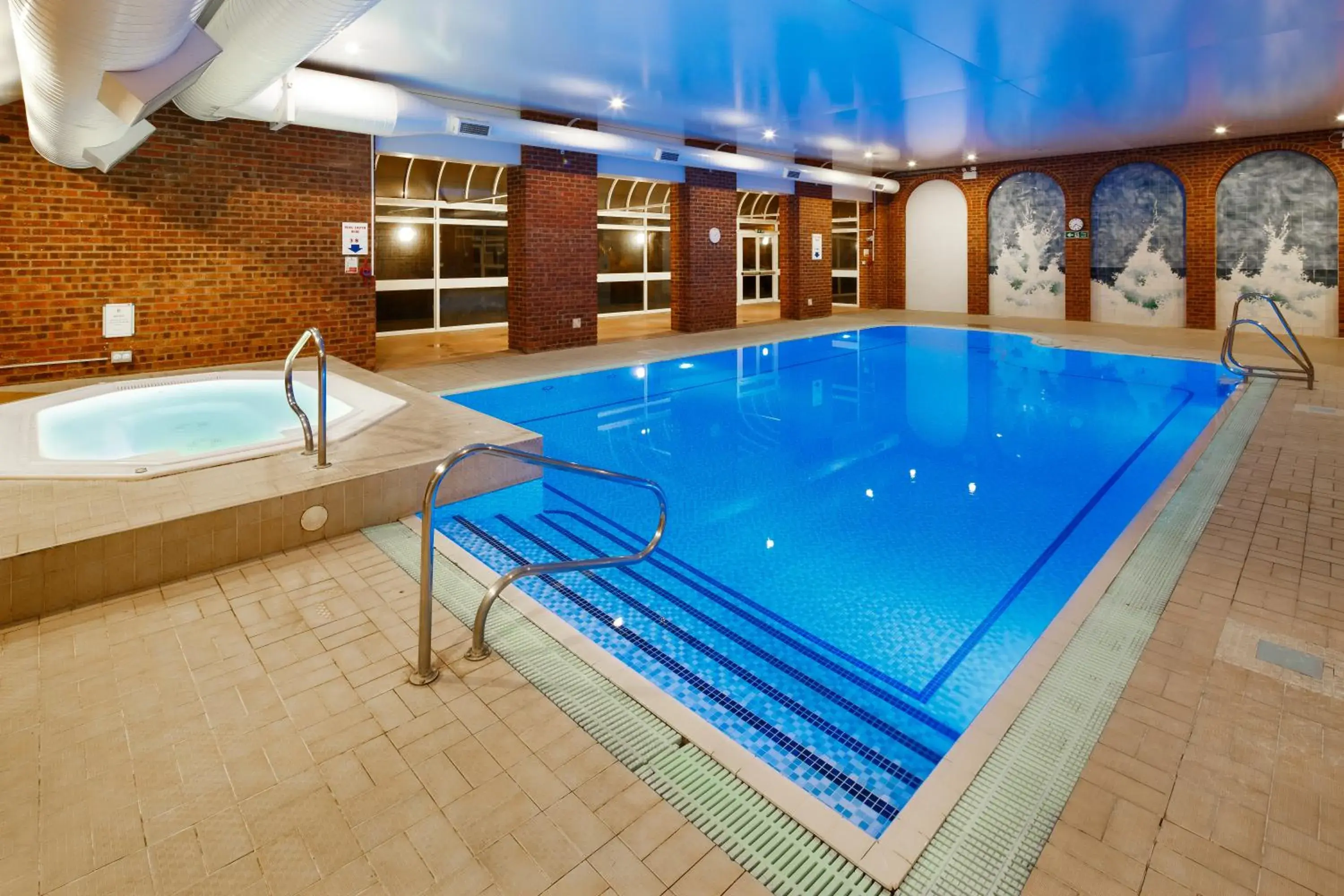 Activities, Swimming Pool in Mercure London Watford Hotel