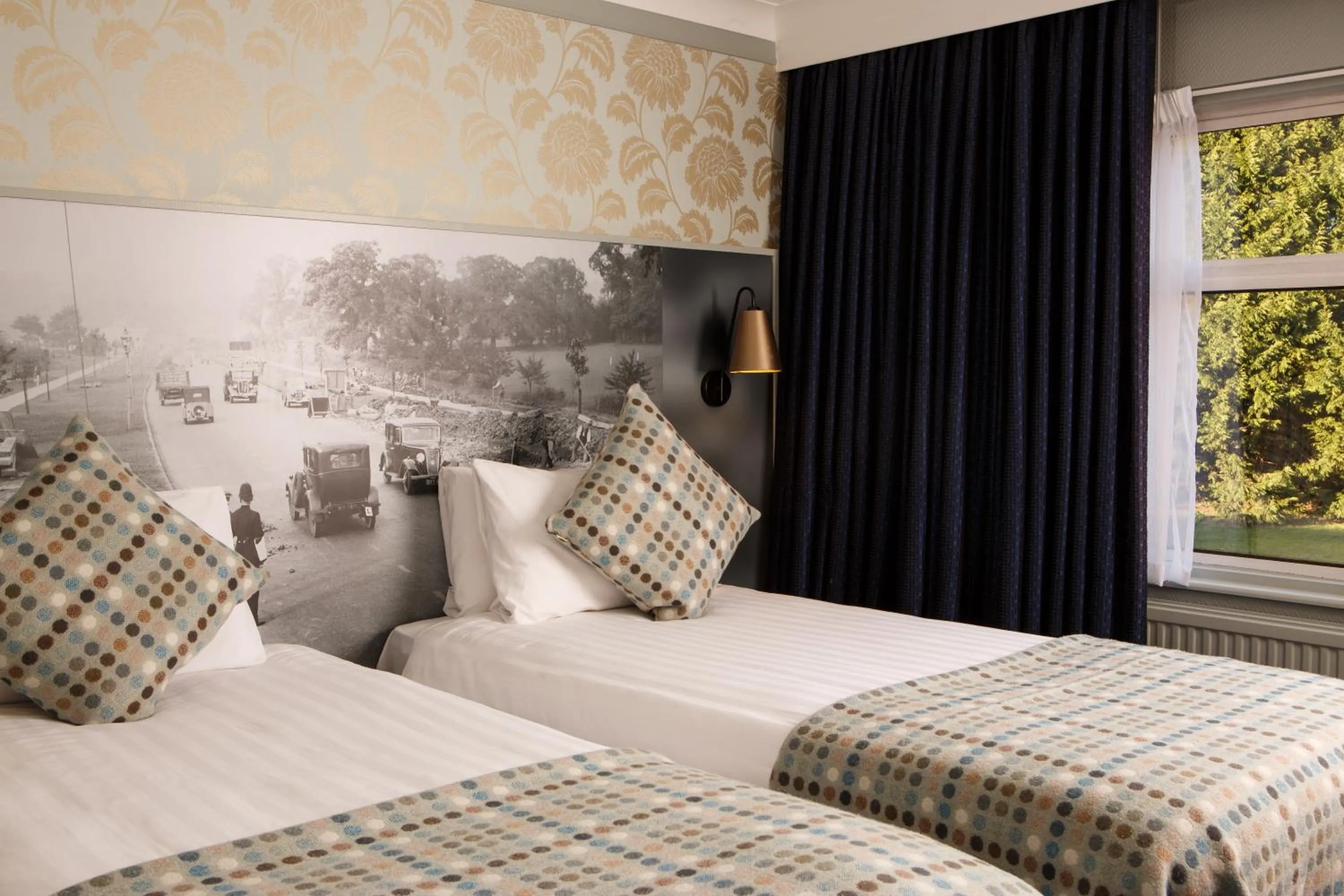 Bed in Mercure London Watford Hotel