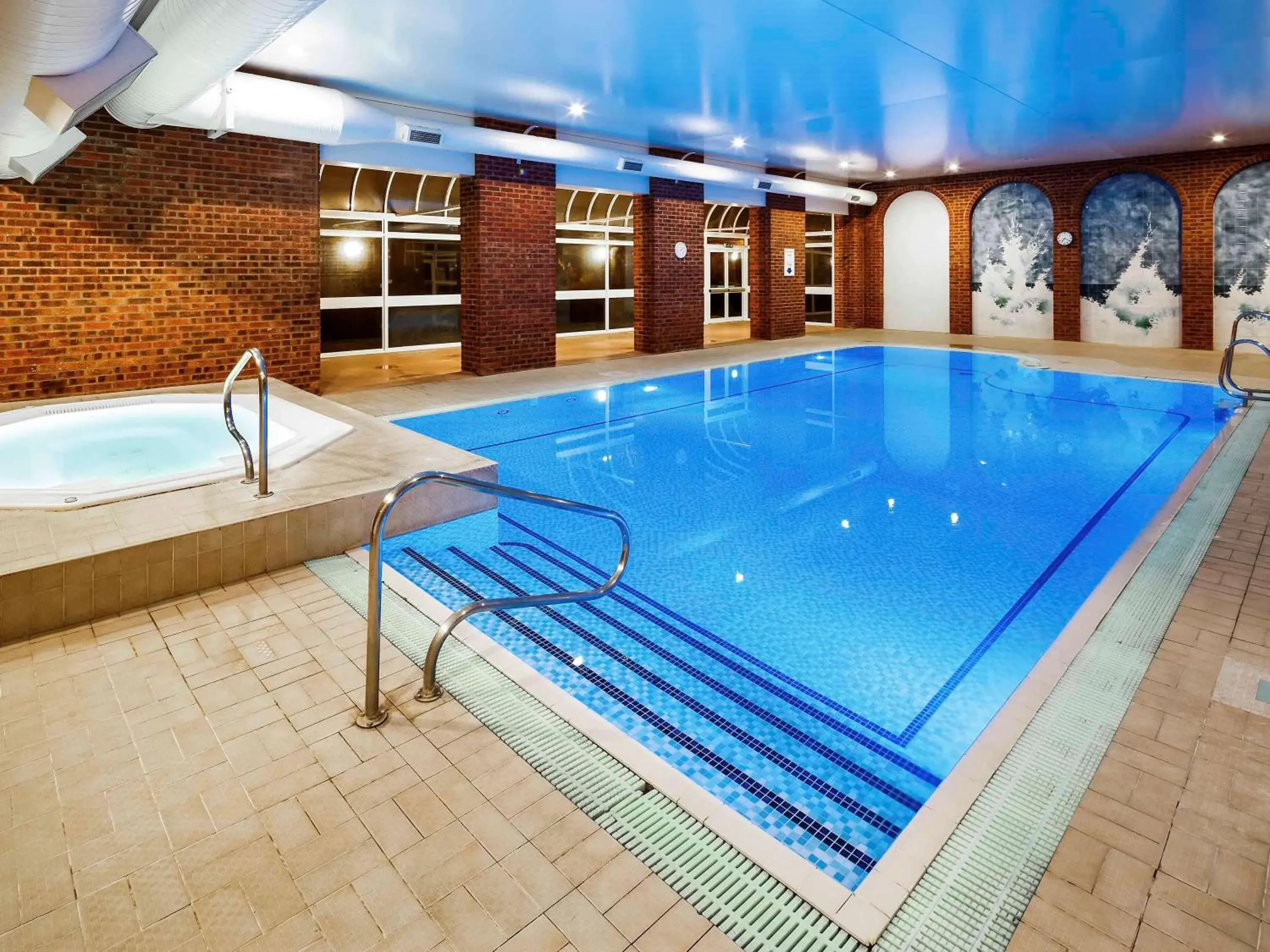 Fitness centre/facilities, Swimming Pool in Mercure London Watford Hotel