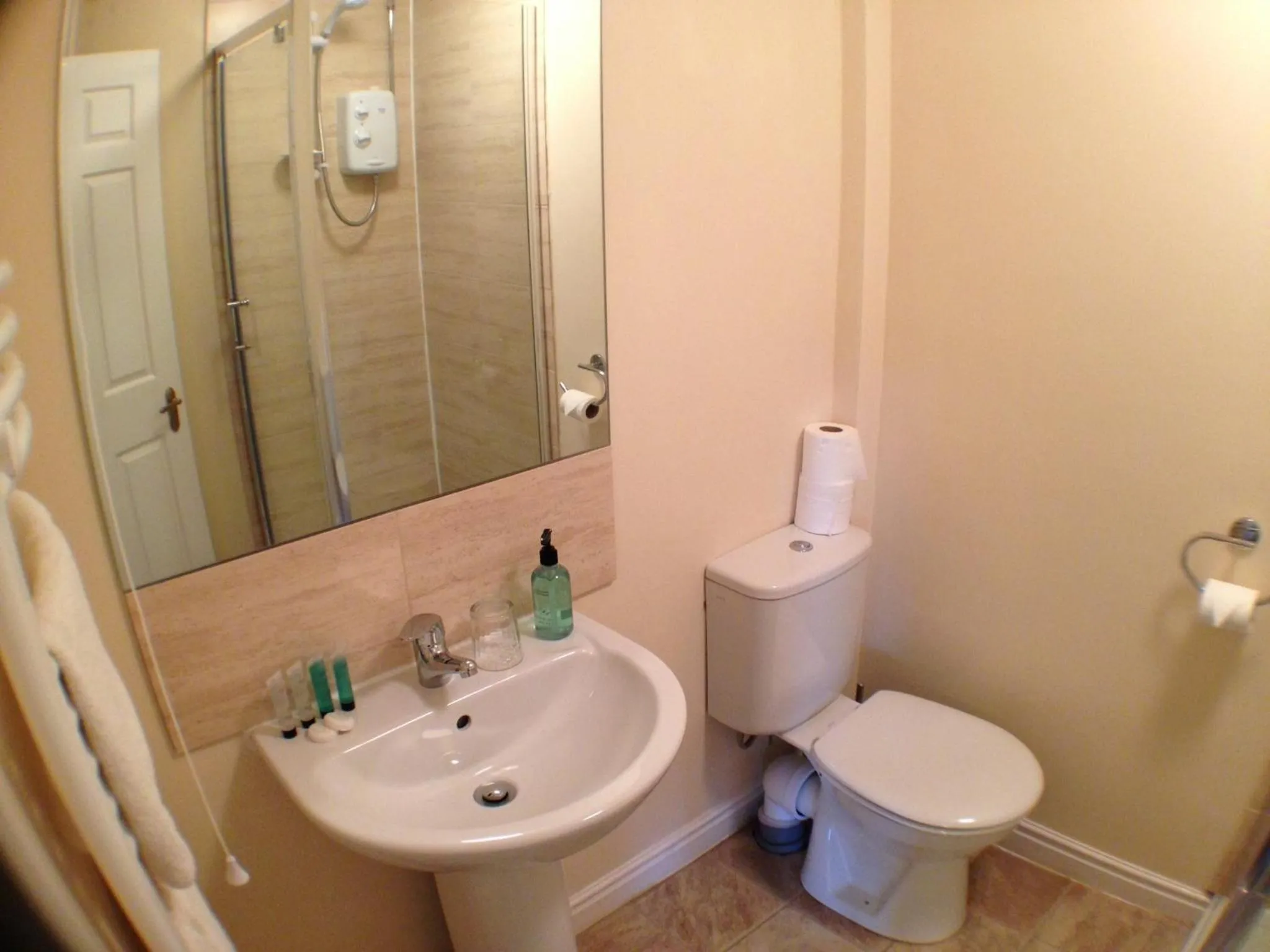 Shower in Primrose Lodge