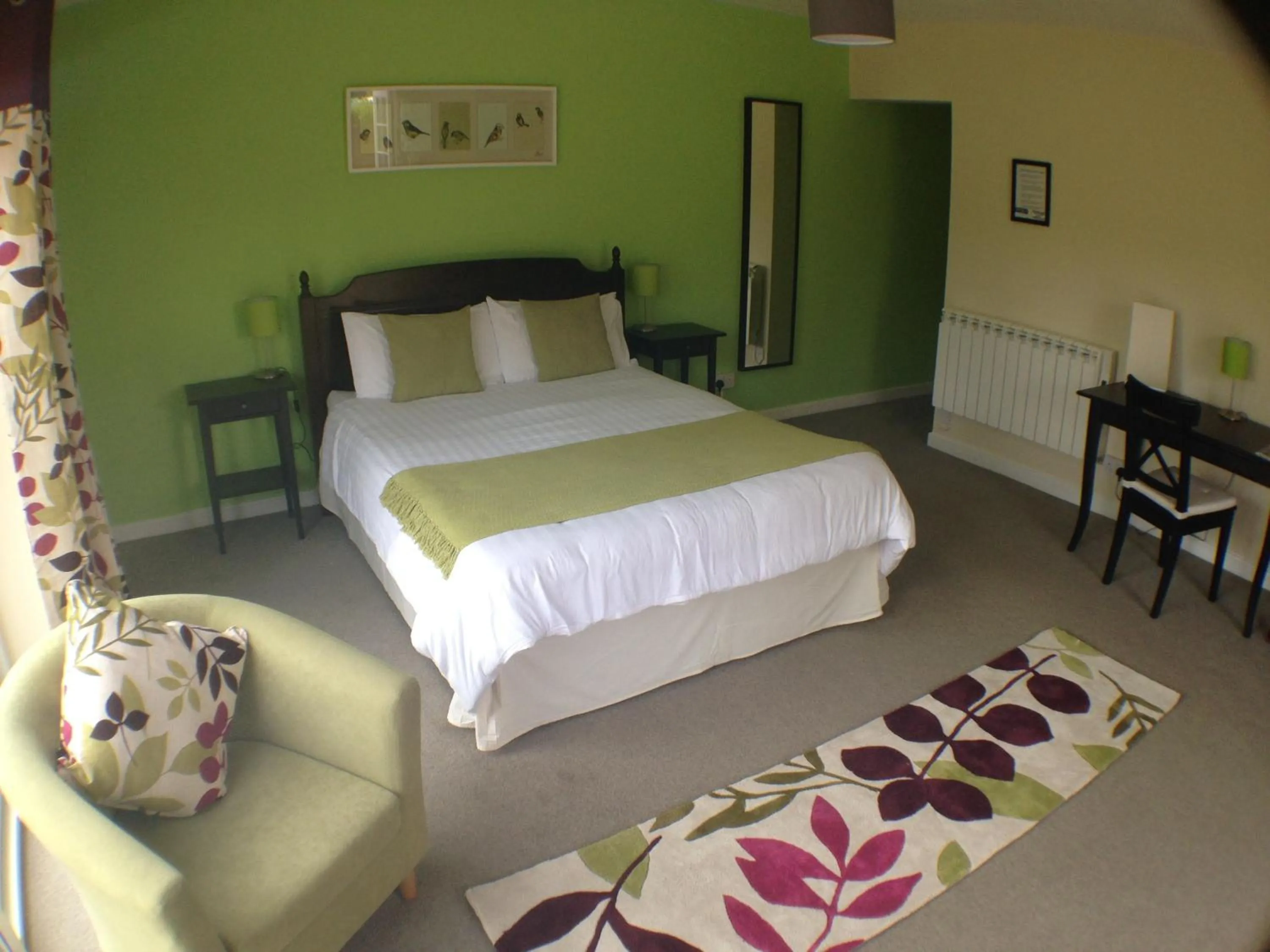 Photo of the whole room in Primrose Lodge