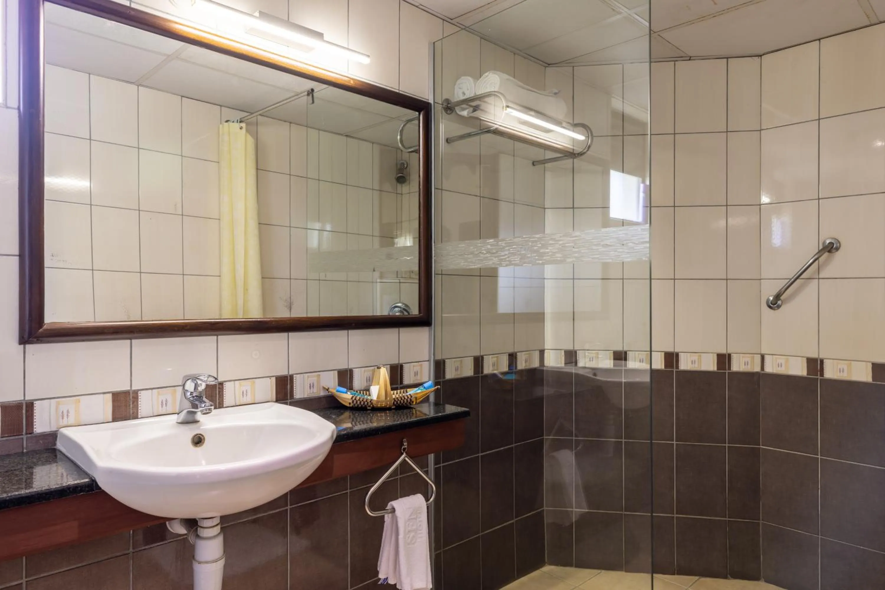 Shower in Sentrim Elementaita Lodge