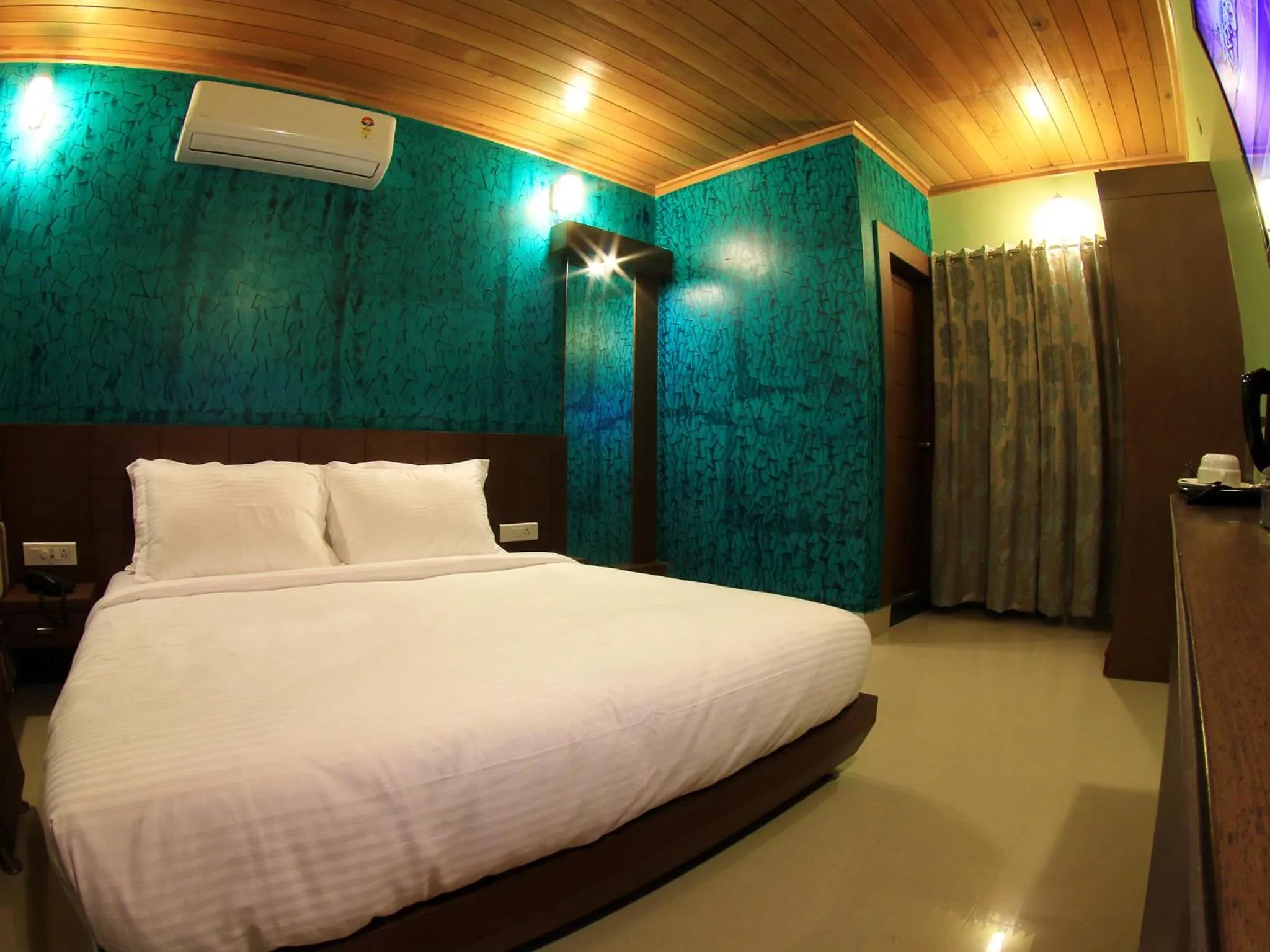 Photo of the whole room, Bed in The Reserve Gorumara