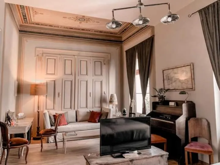 Seating area, Bed in Emporikon Athens Hotel