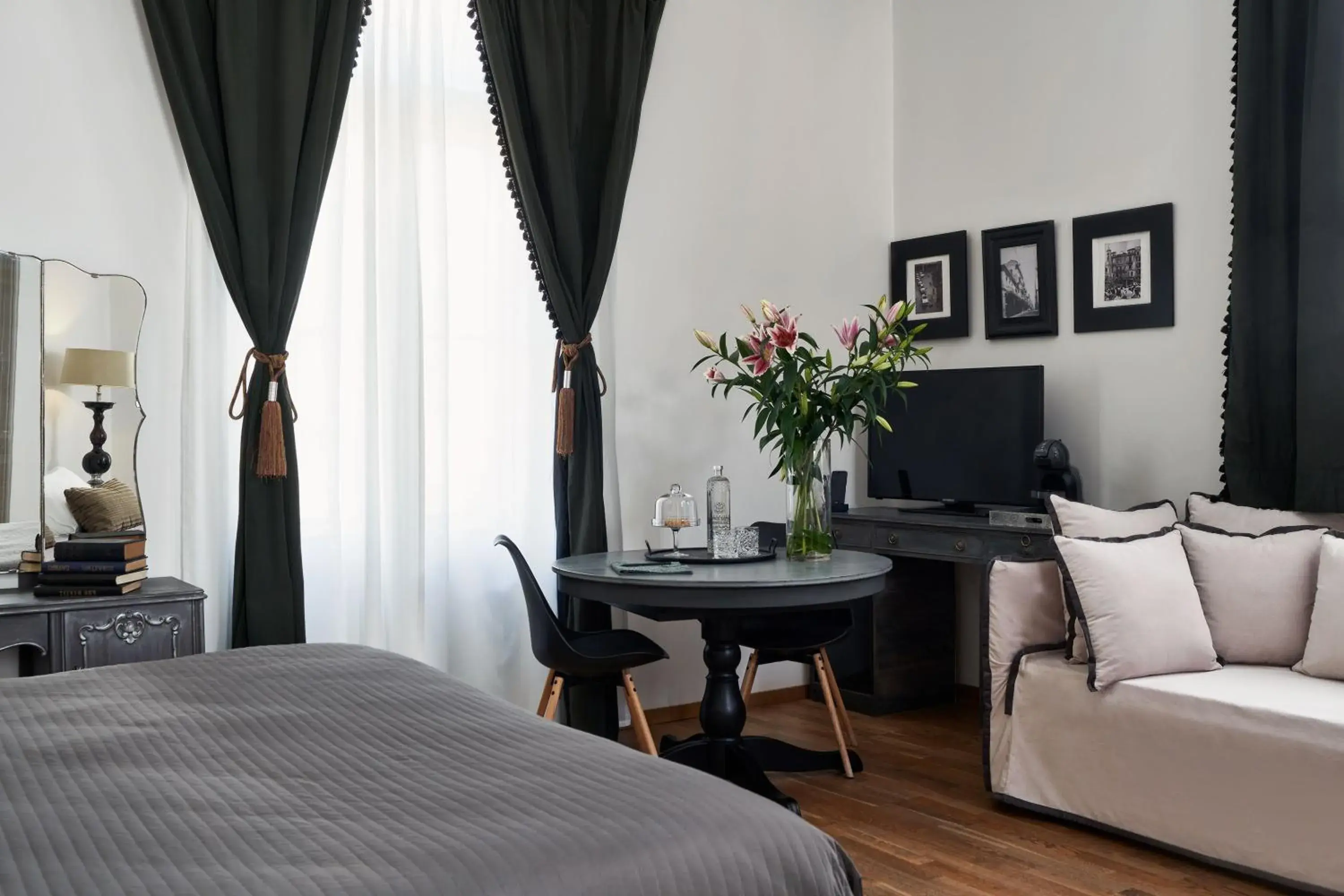 Property building, Bed in Emporikon Athens Hotel Property building, Bed in Emporikon Athens Hotel