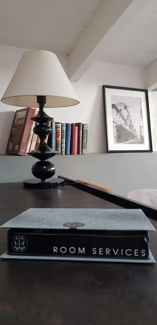 Library in Emporikon Athens Hotel