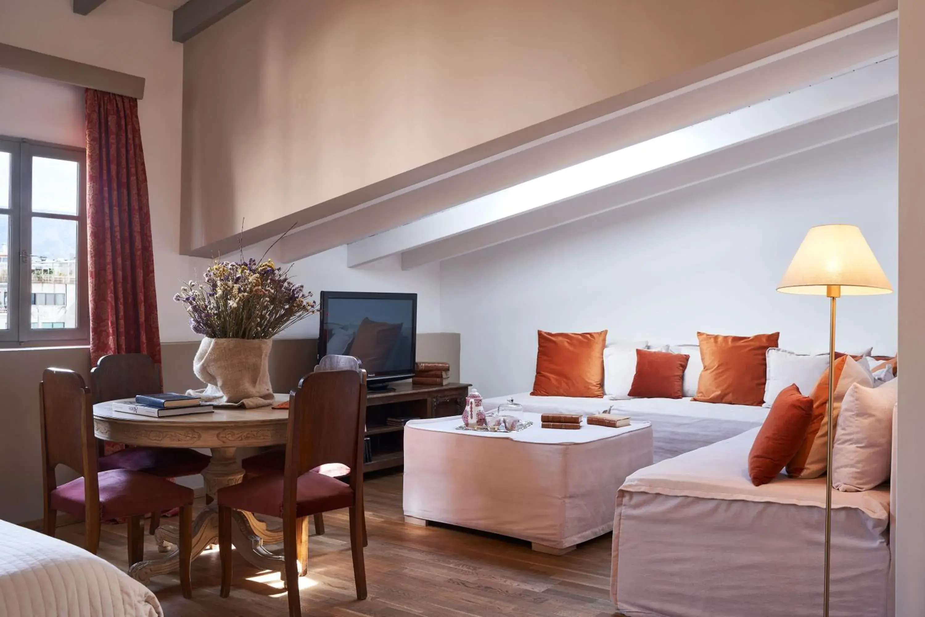 Property building in Emporikon Athens Hotel Property building in Emporikon Athens Hotel