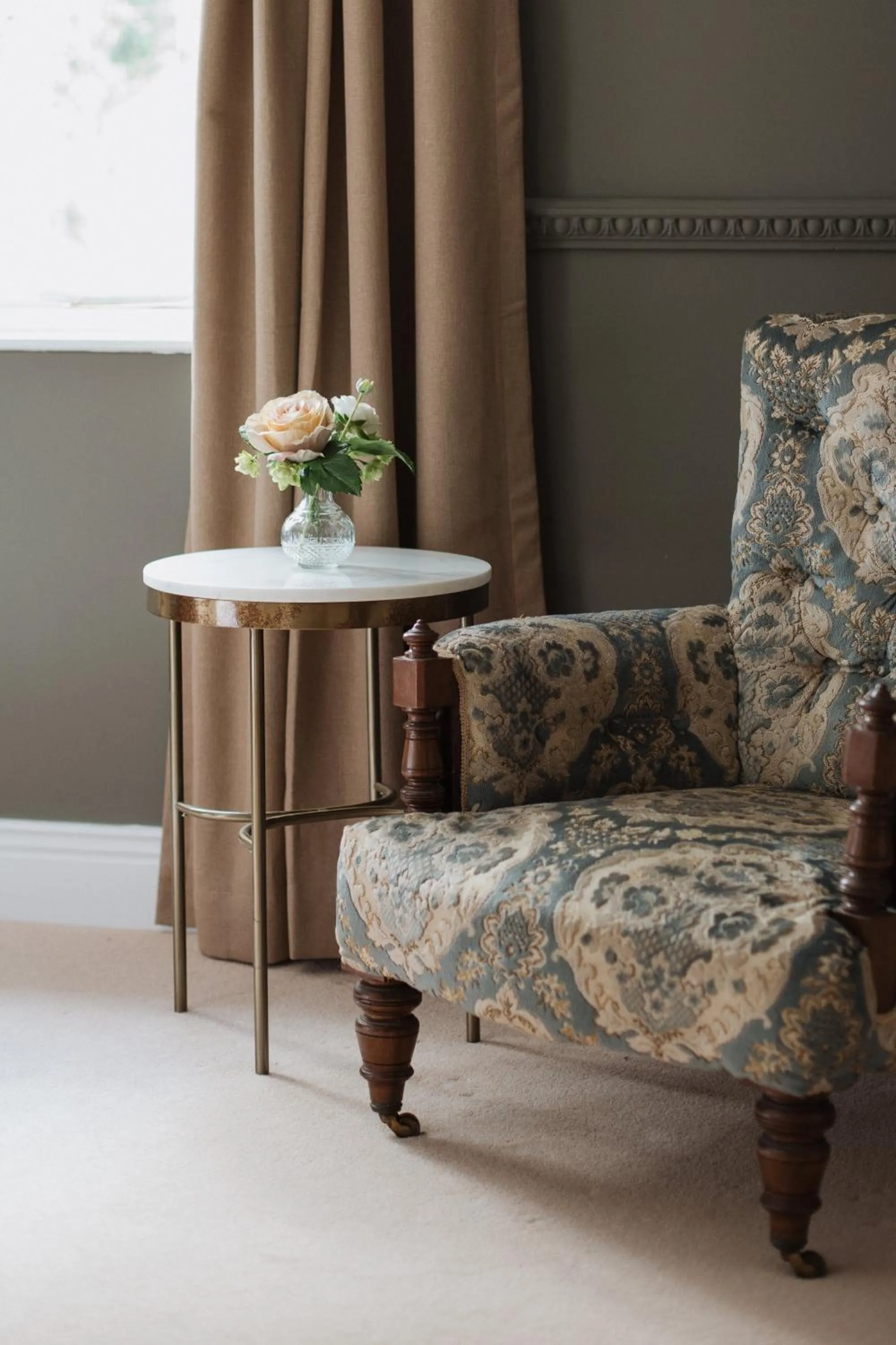 Seating area in Mossie's