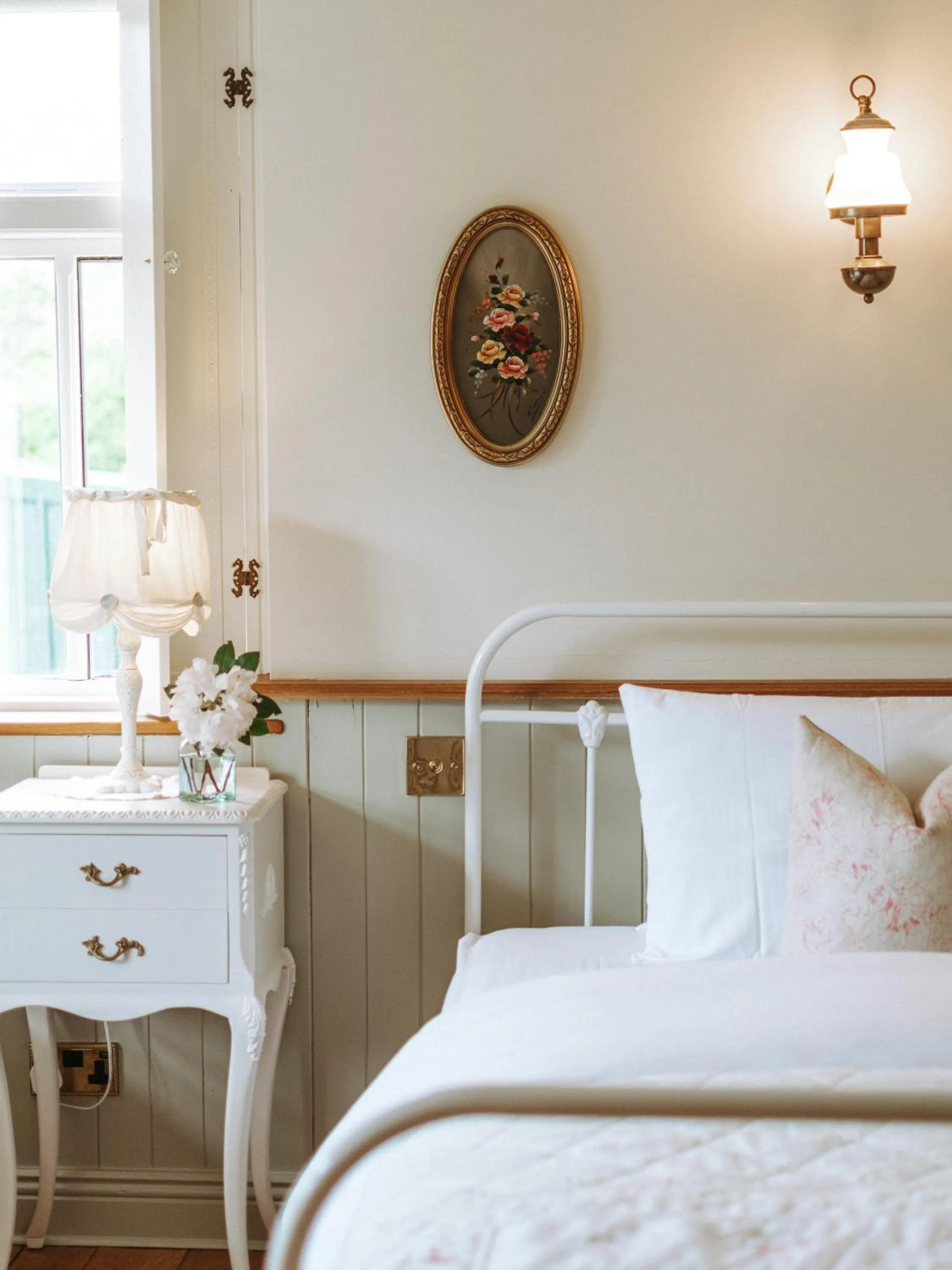 Bedroom, Bed in Mossie's