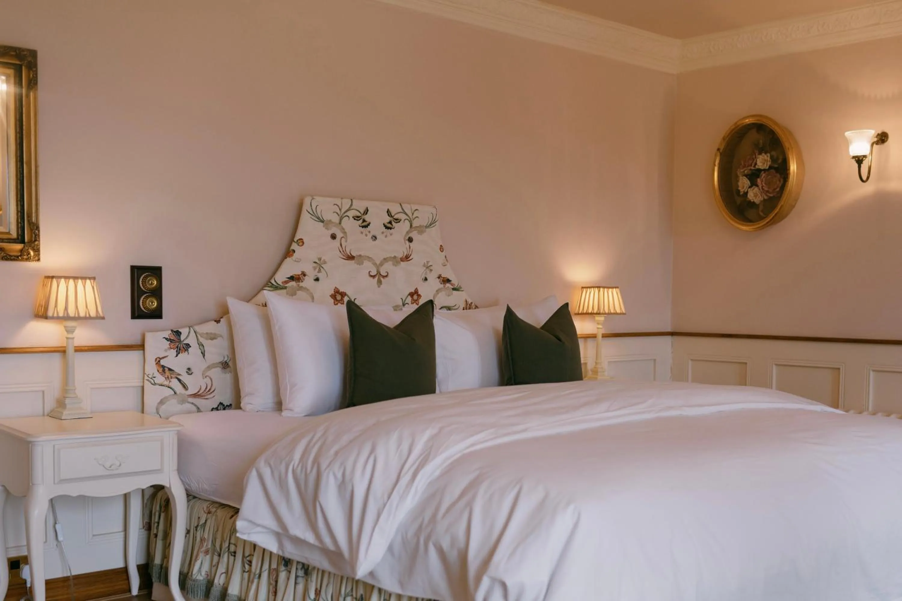 Bedroom, Bed in Mossie's