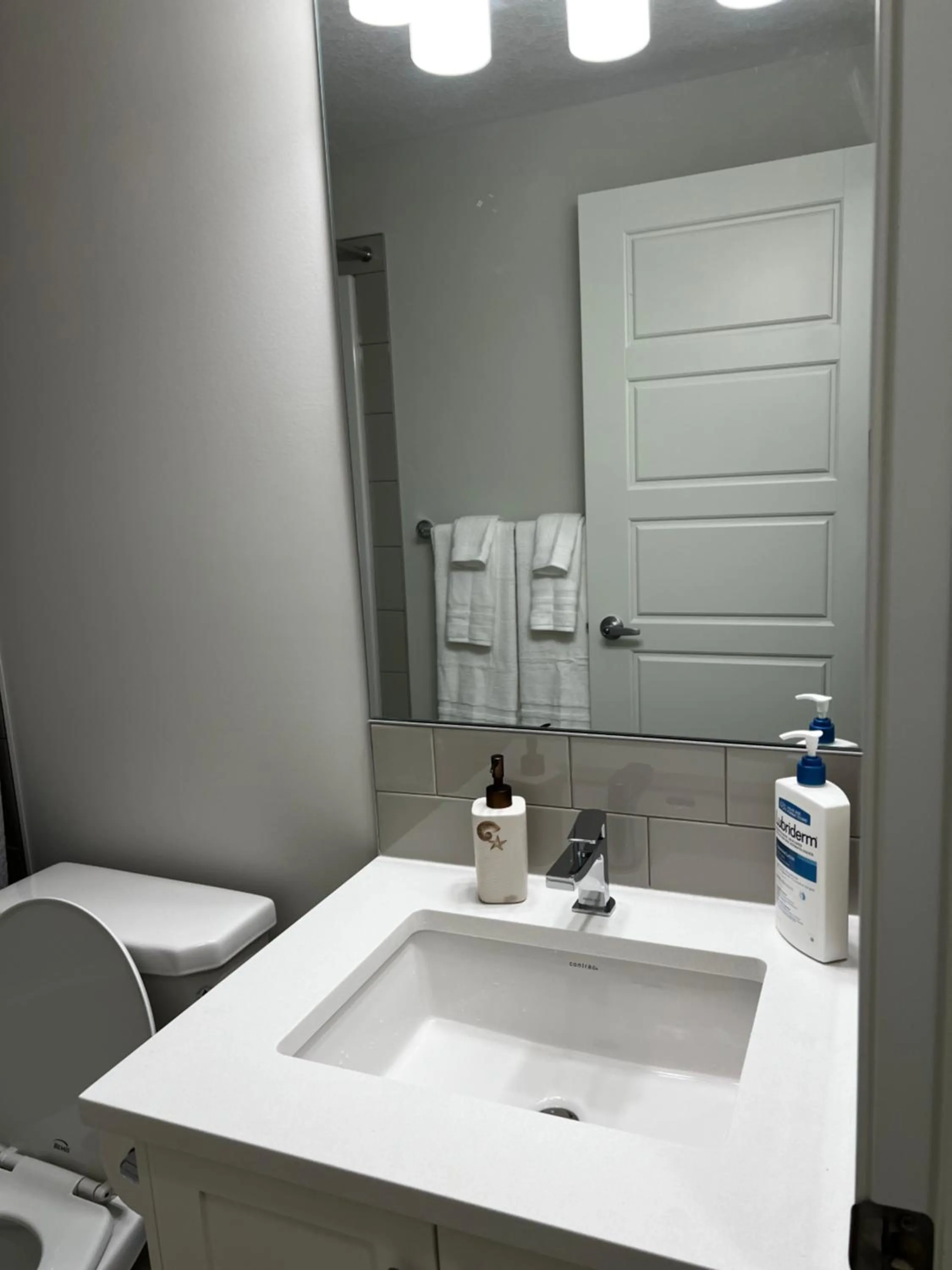 The Haven - cozy 1 bedroom suite in Seton SE Calgary