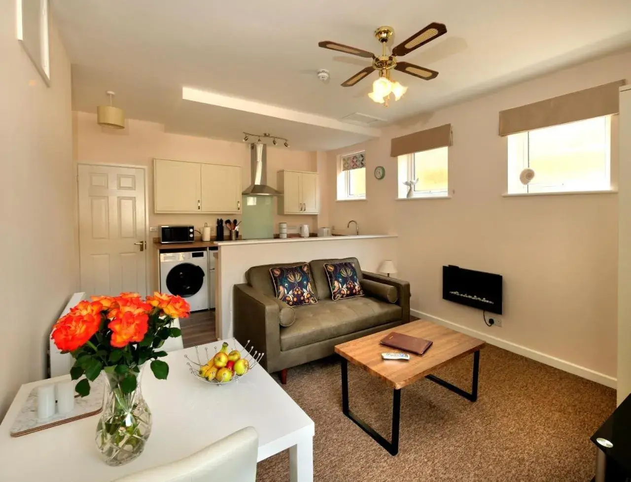 Bedroom, Seating Area in Beachside Suites