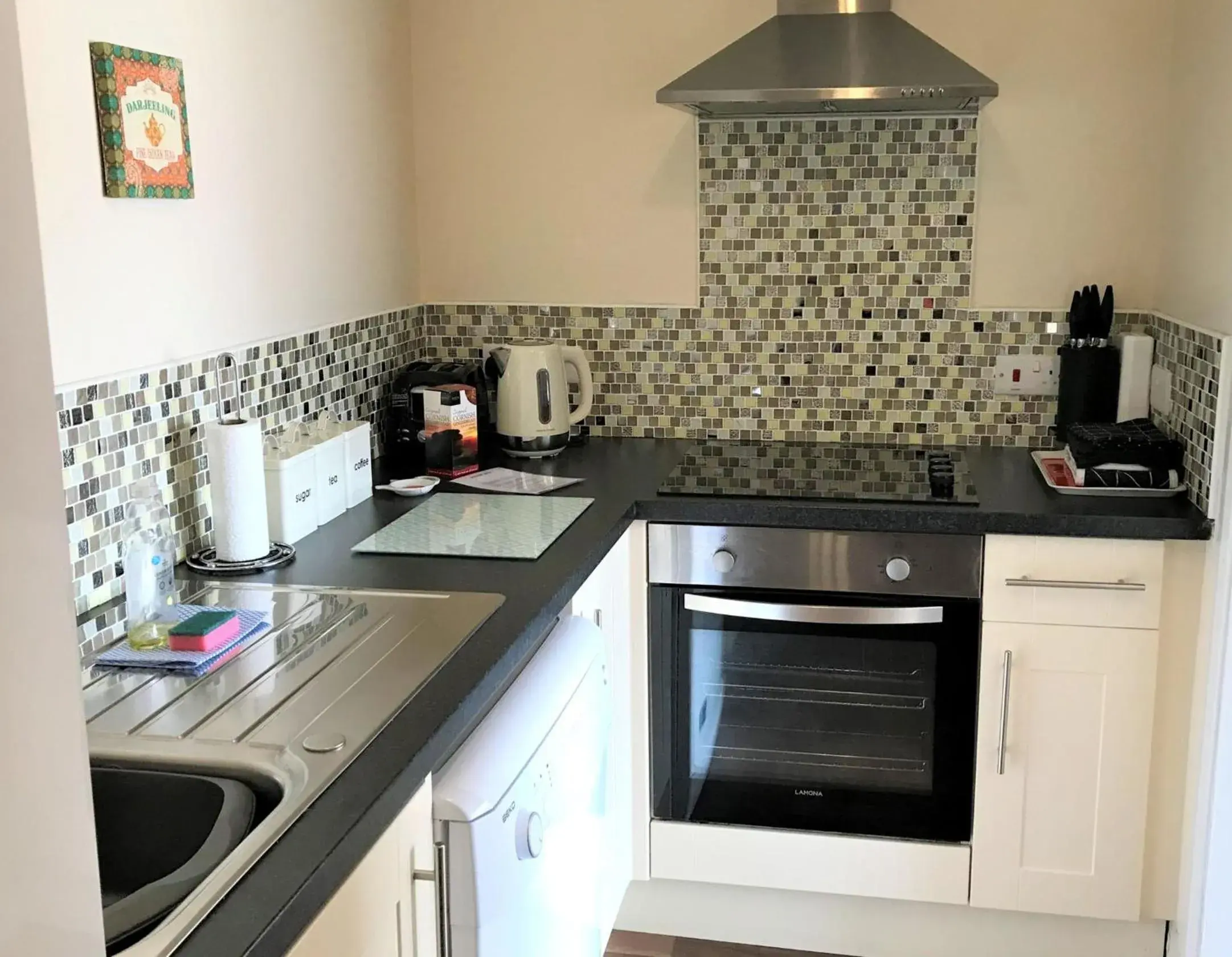 Bedroom, Kitchen/Kitchenette in Beachside Suites