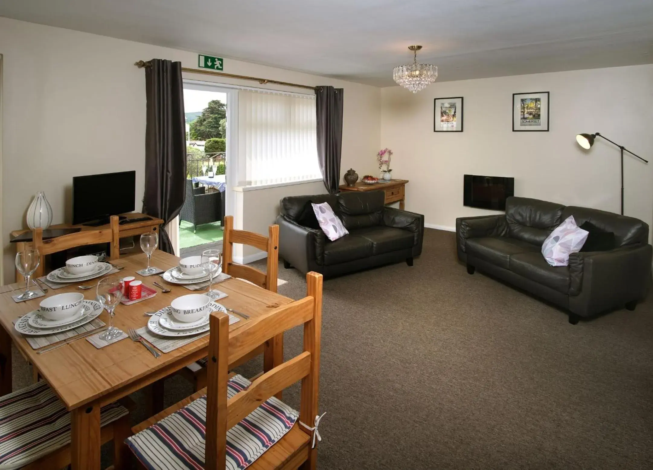 Bedroom, Dining Area in Beachside Suites