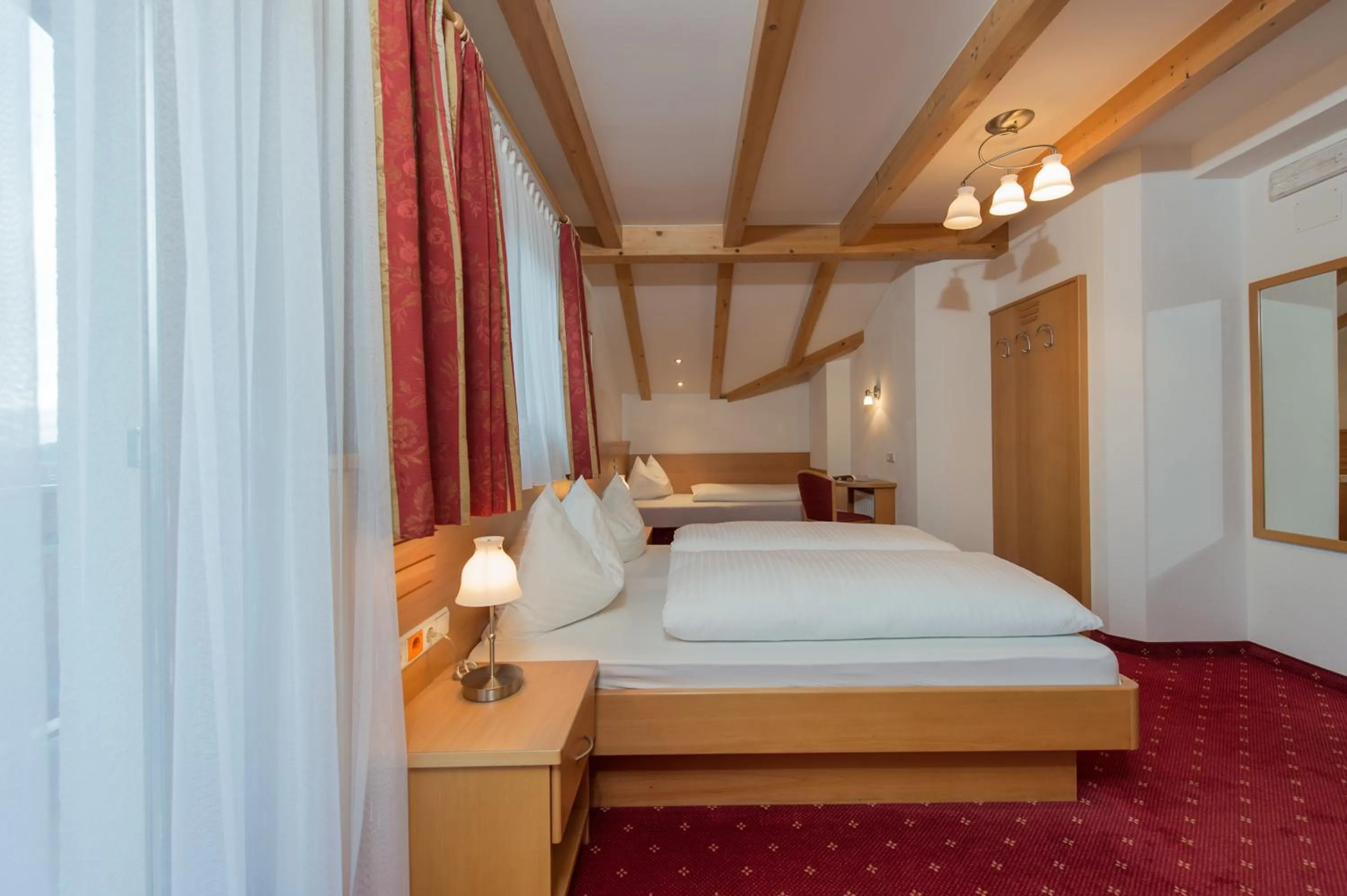 Photo of the whole room, Bed in Hotel Garni Hochgruber