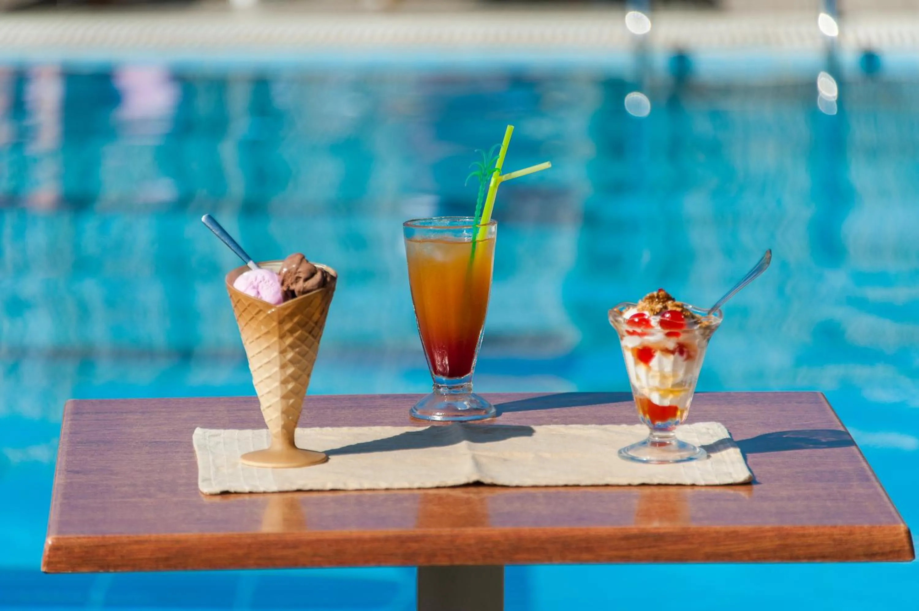 Restaurant/places to eat in Zante Nest Studios & Apartments