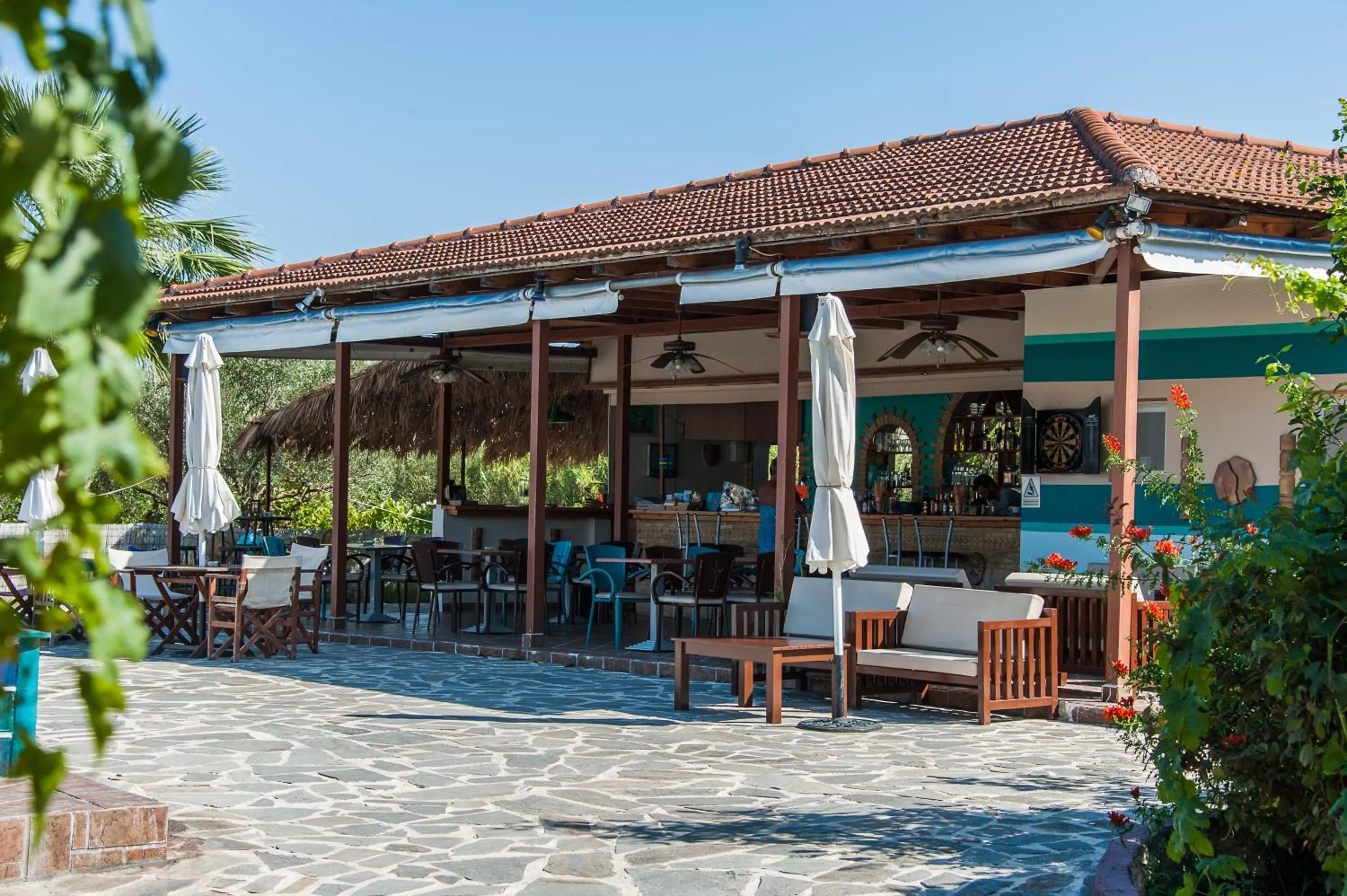Restaurant/places to eat in Zante Nest Studios & Apartments