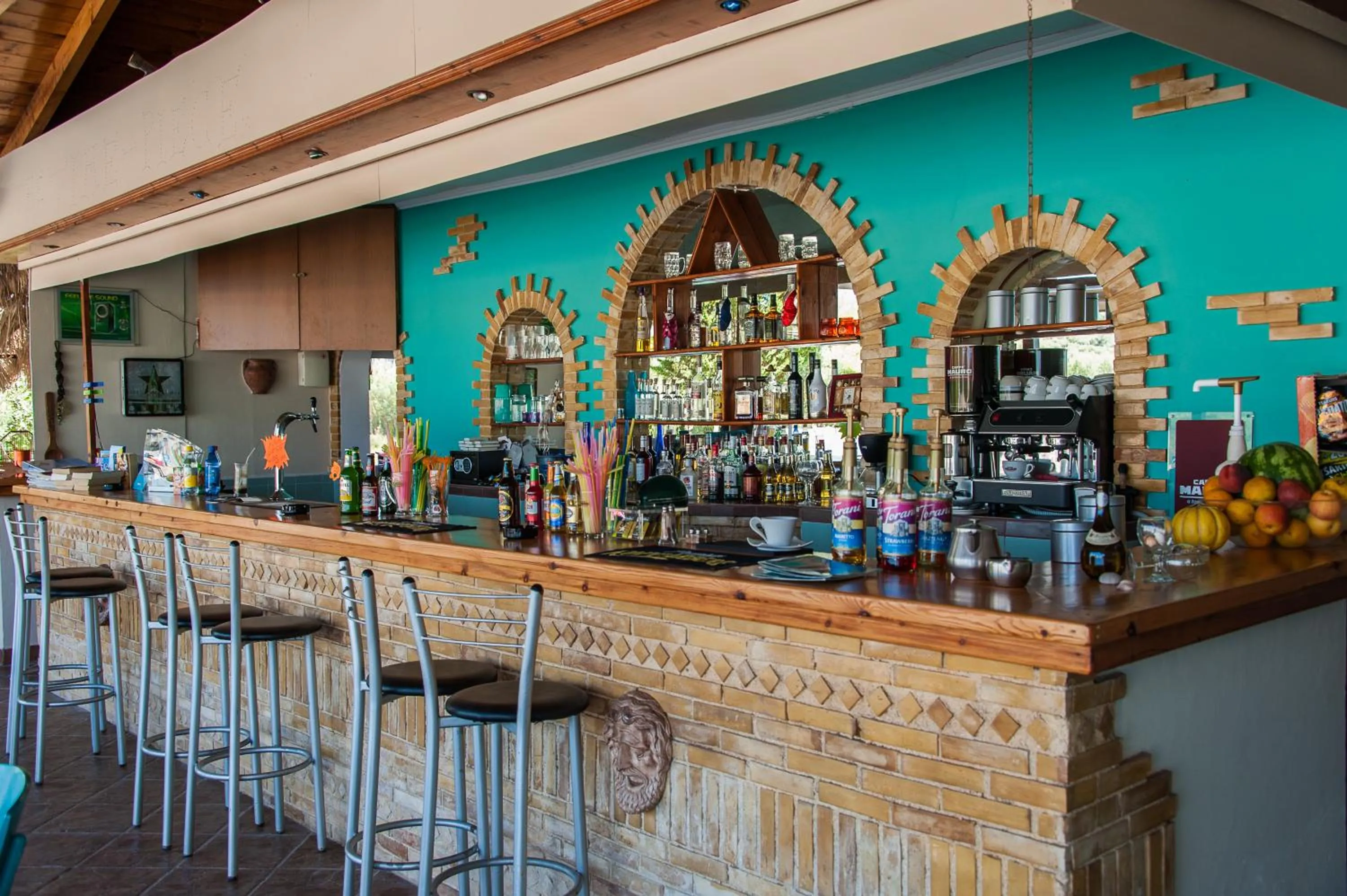 Restaurant/places to eat in Zante Nest Studios & Apartments