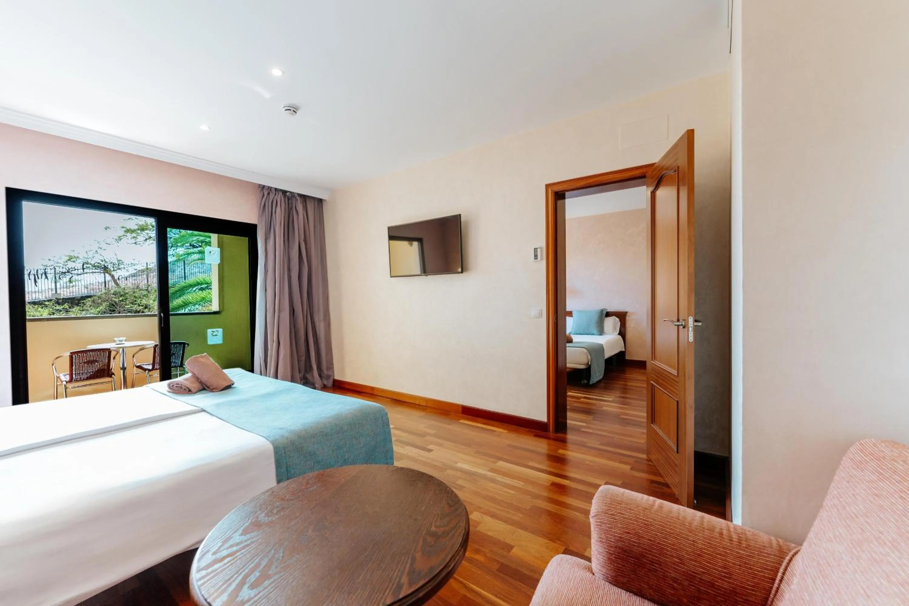 Photo of the whole room, Bed in R2 Rio Calma