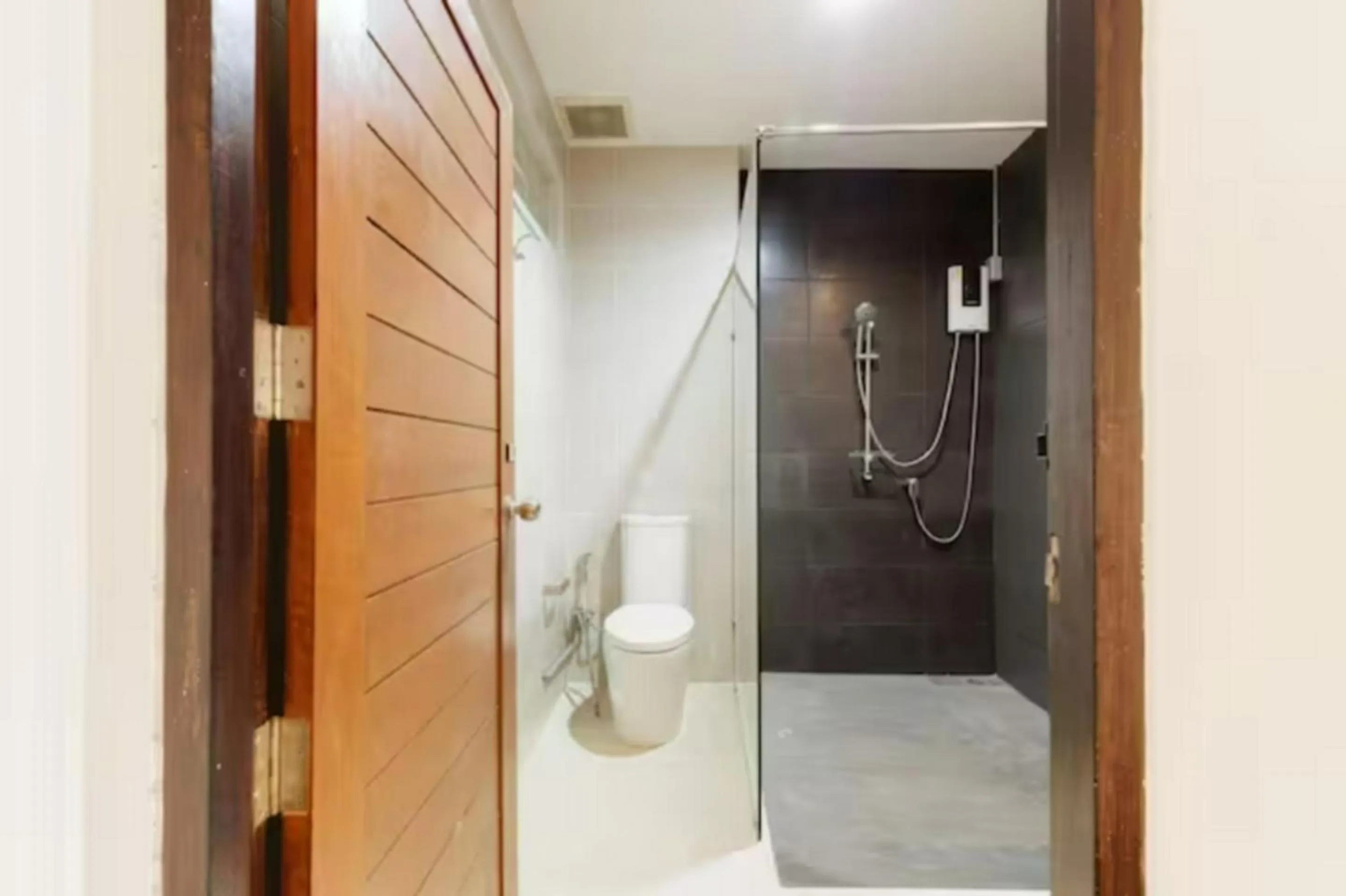 Bathroom in Wabisabi Bangkok 3 MIN To Train Station
