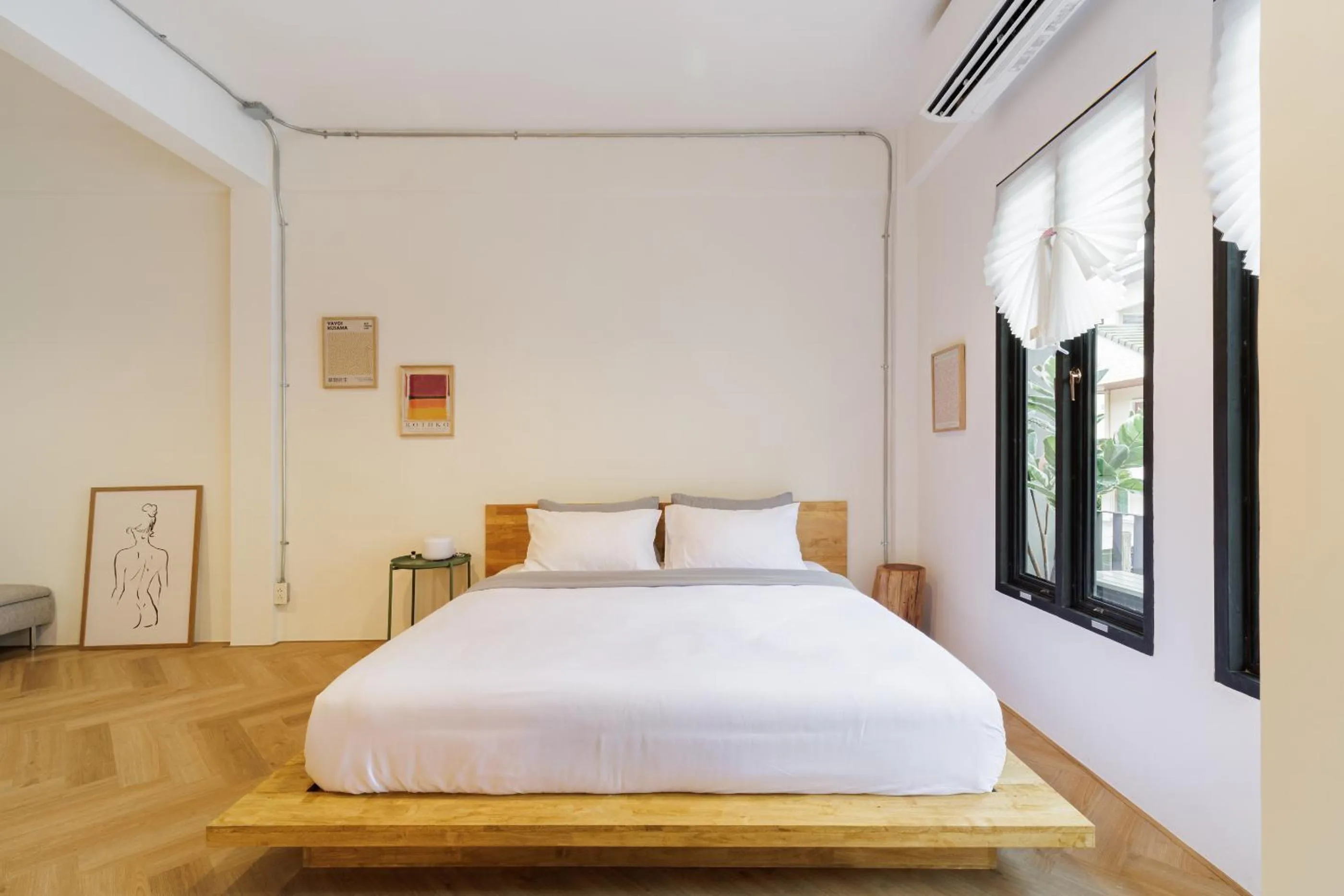 Bed in Wabisabi Bangkok 3 MIN To Train Station