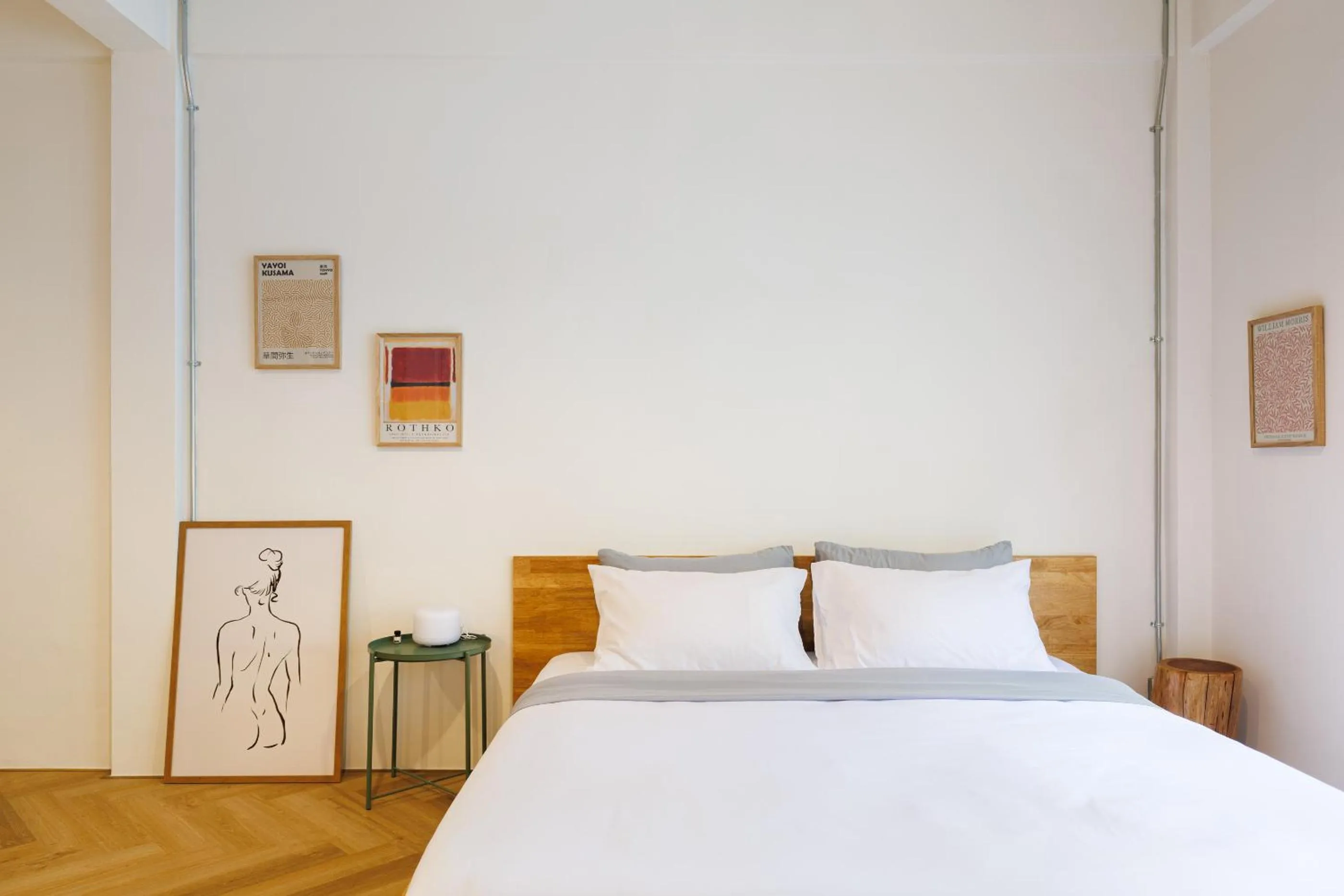 Bed in Wabisabi Bangkok 3 MIN To Train Station