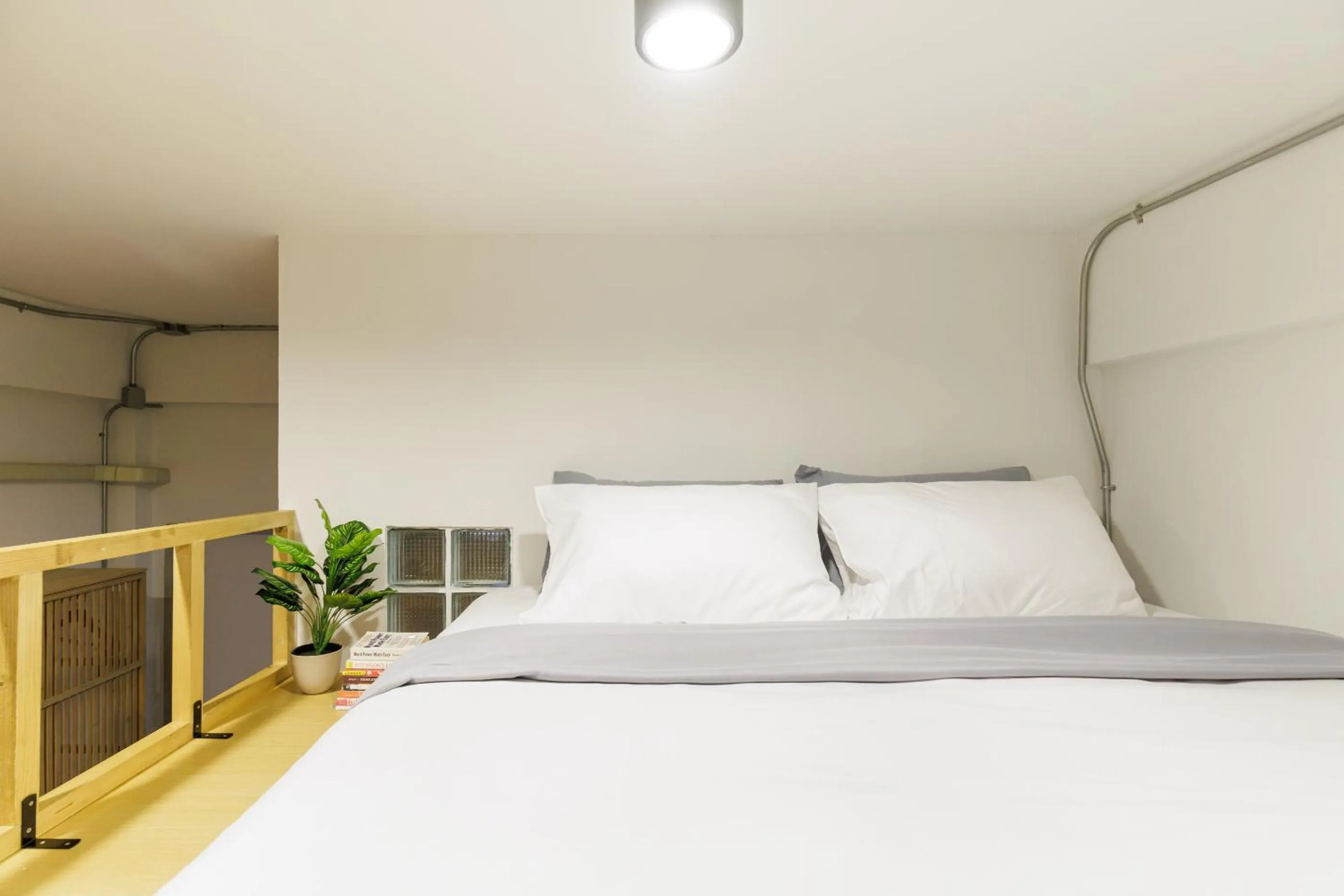 Bed in Wabisabi Bangkok 3 MIN To Train Station