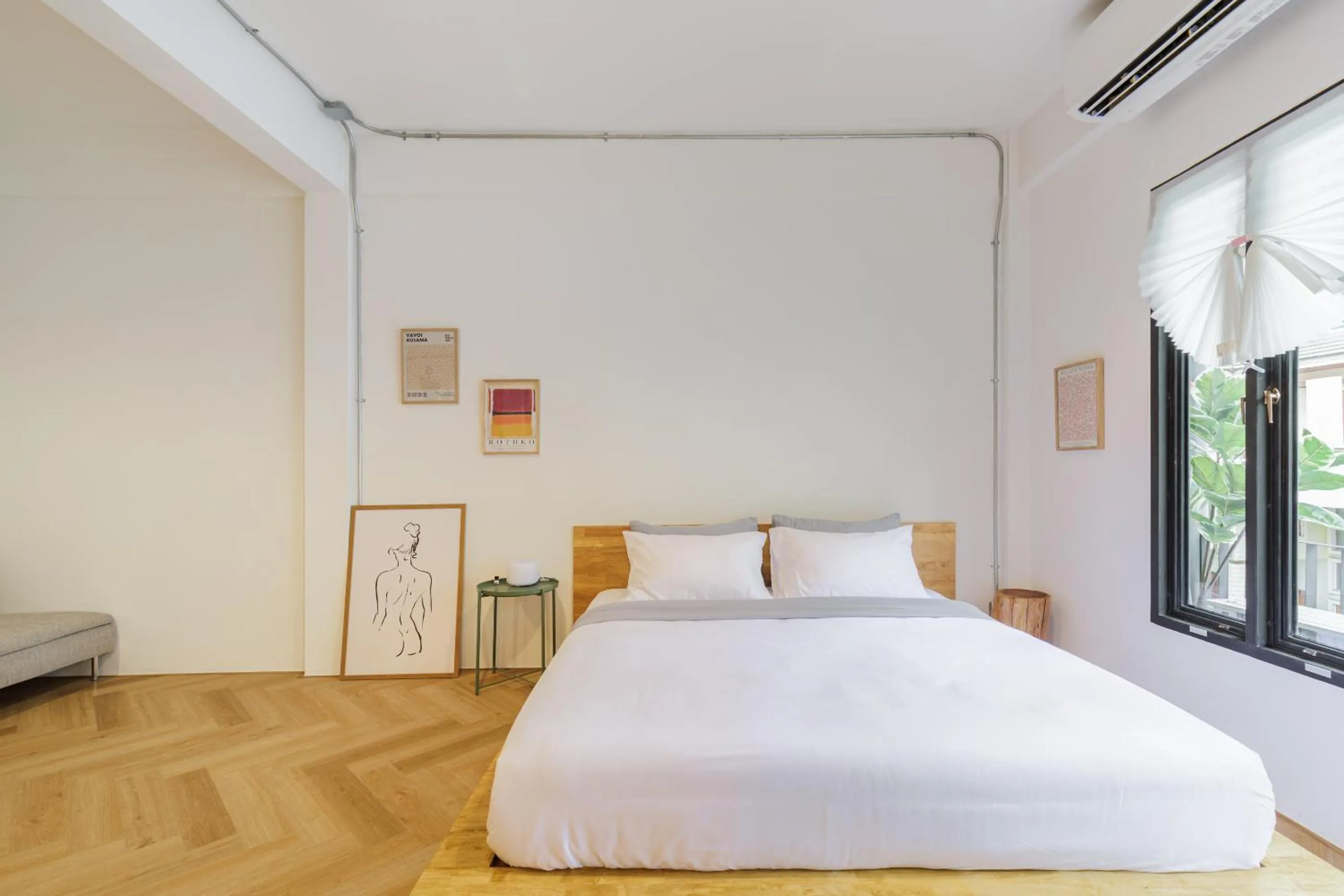 Bed in Wabisabi Bangkok 3 MIN To Train Station