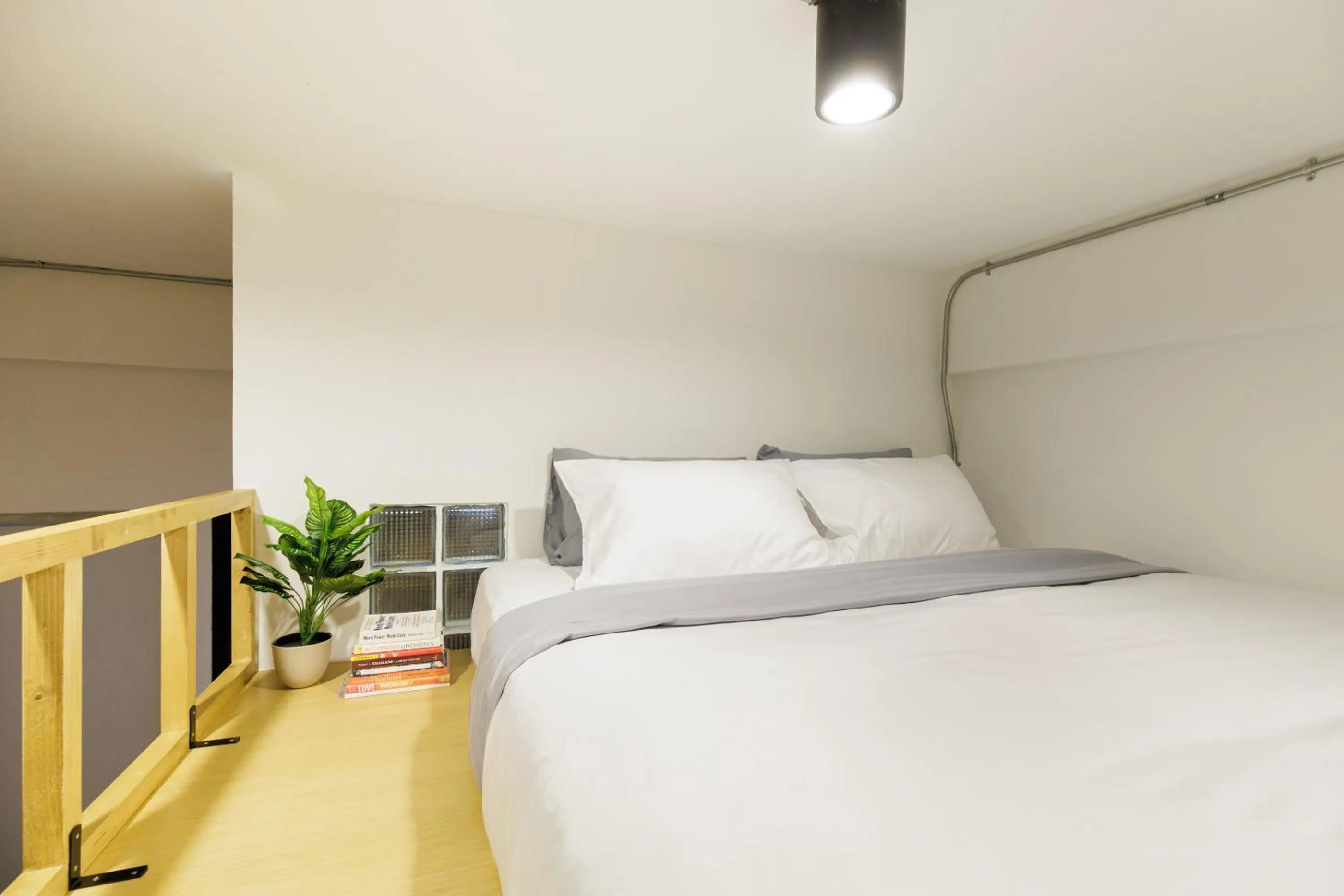 Bed in Wabisabi Bangkok 3 MIN To Train Station