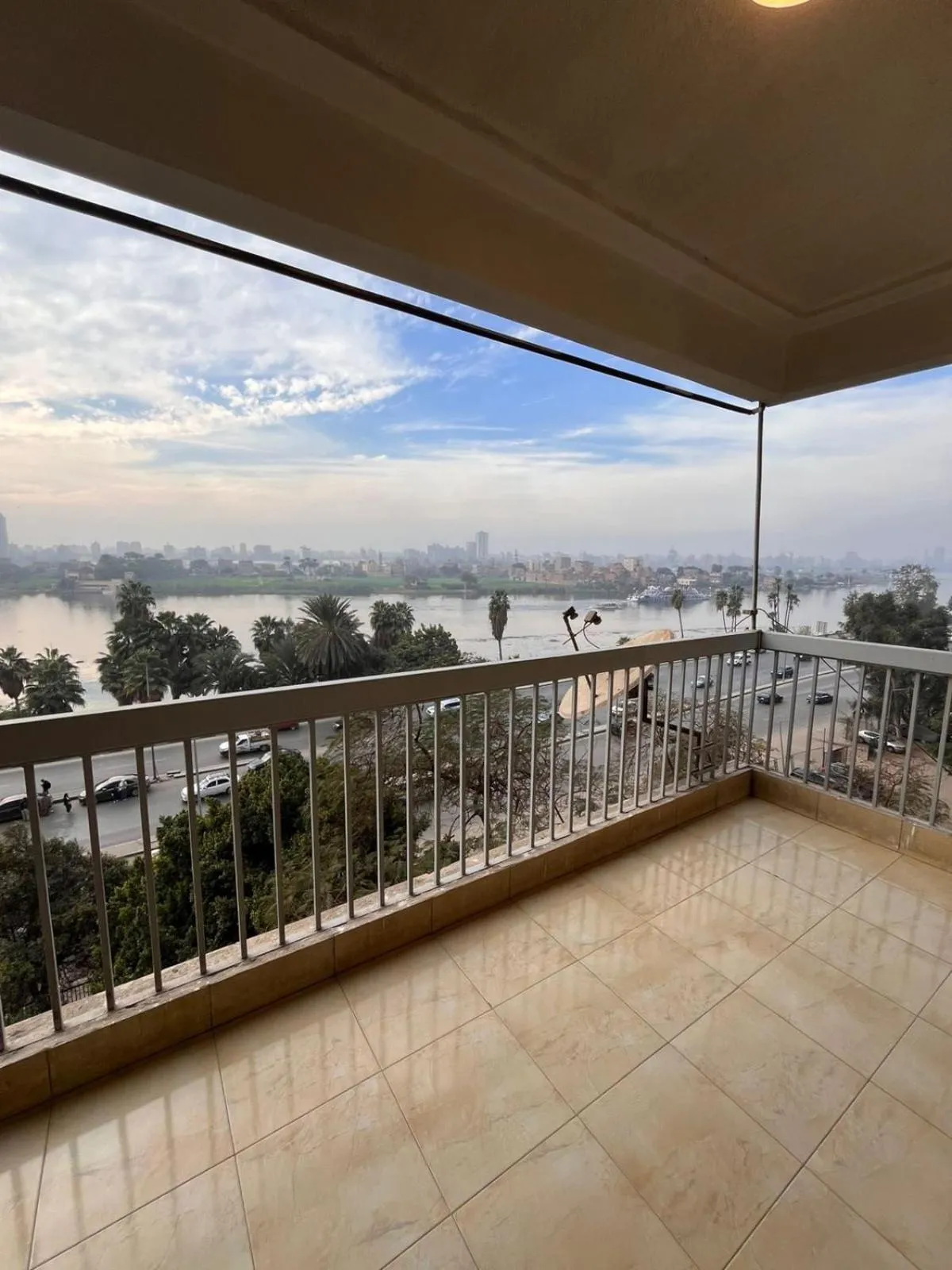 Lovely 4BR with direct nile view