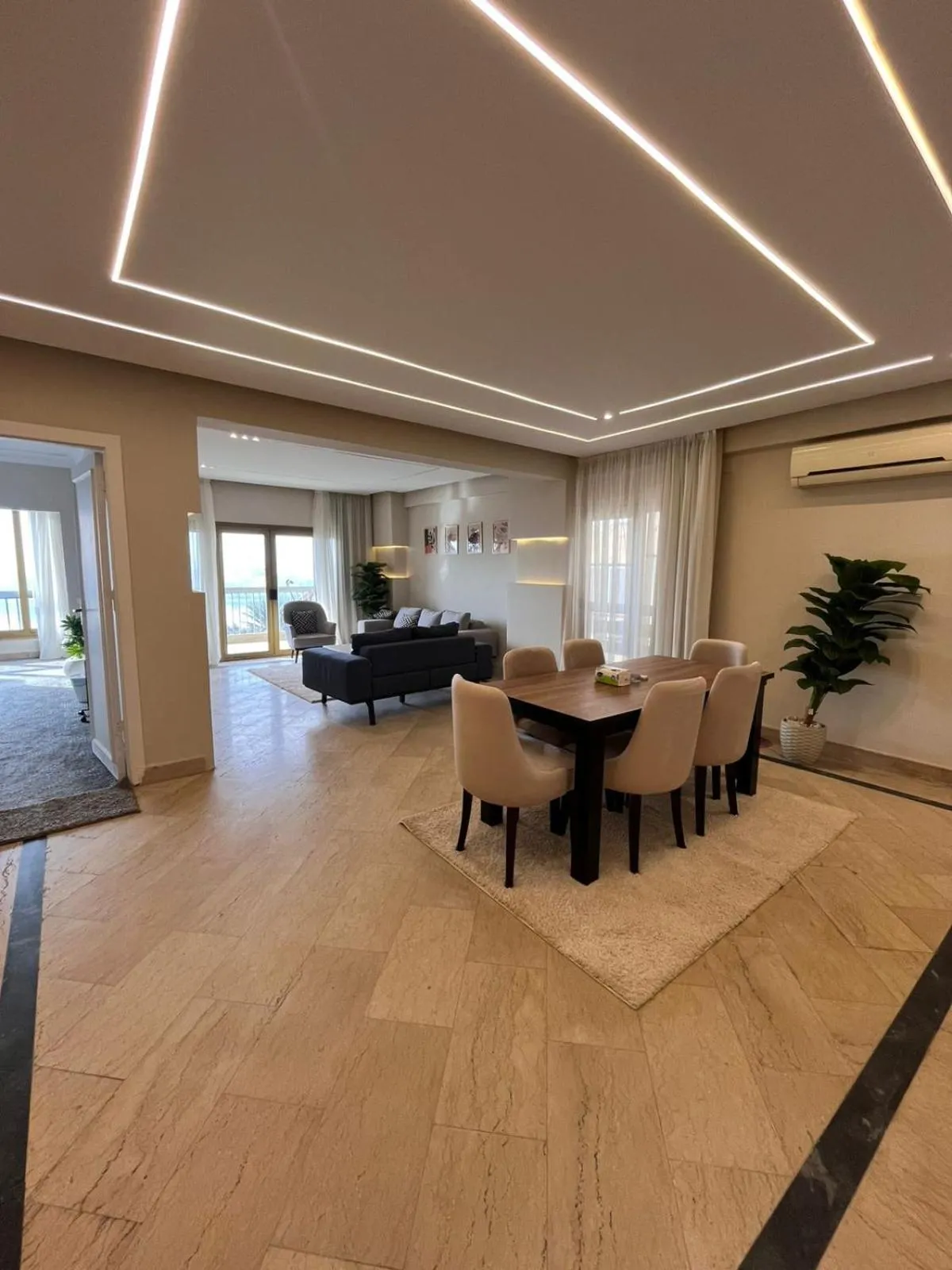 Lovely 4BR with direct nile view