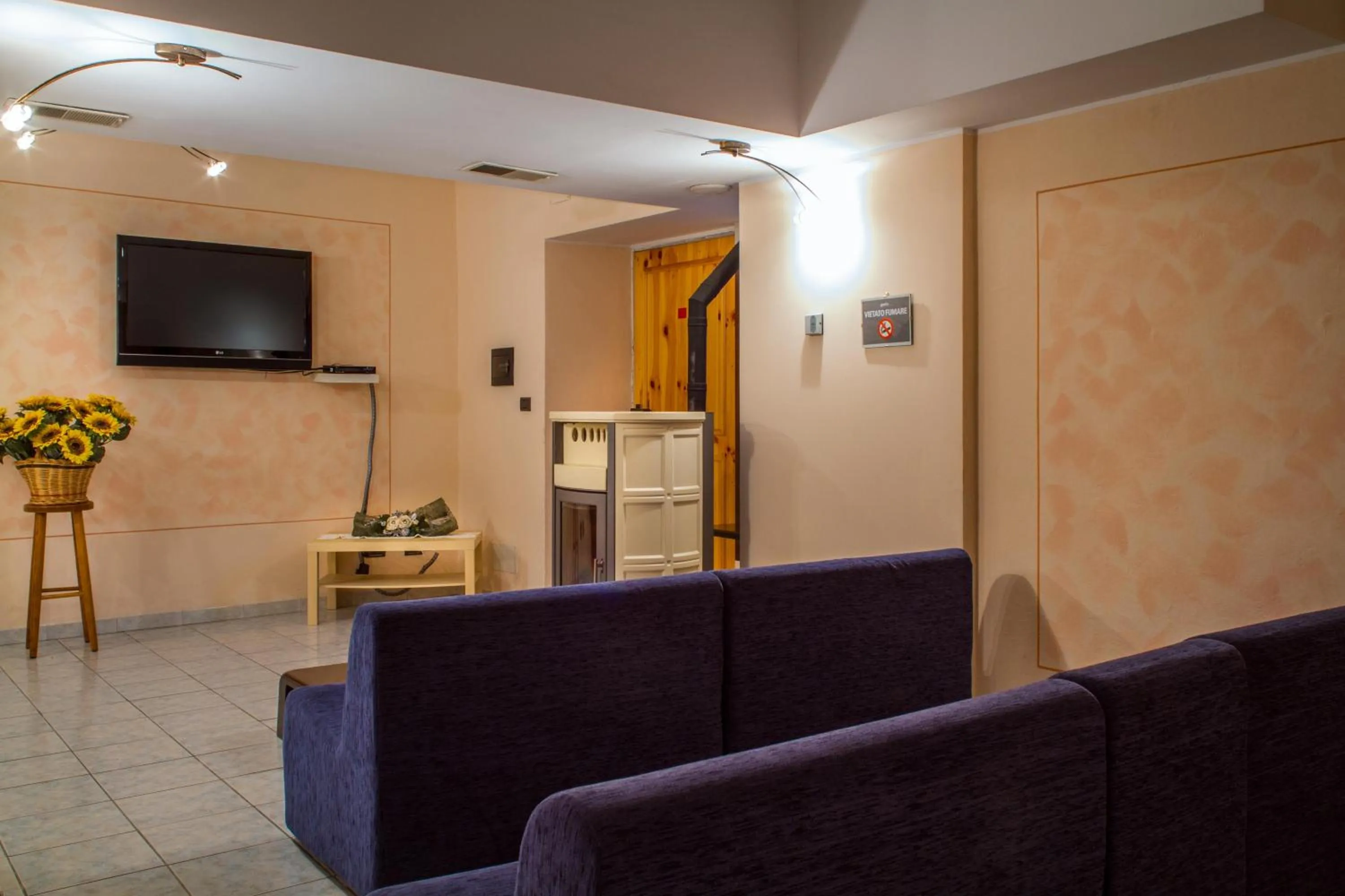 Communal lounge/ TV room in Residence Beau Sejour