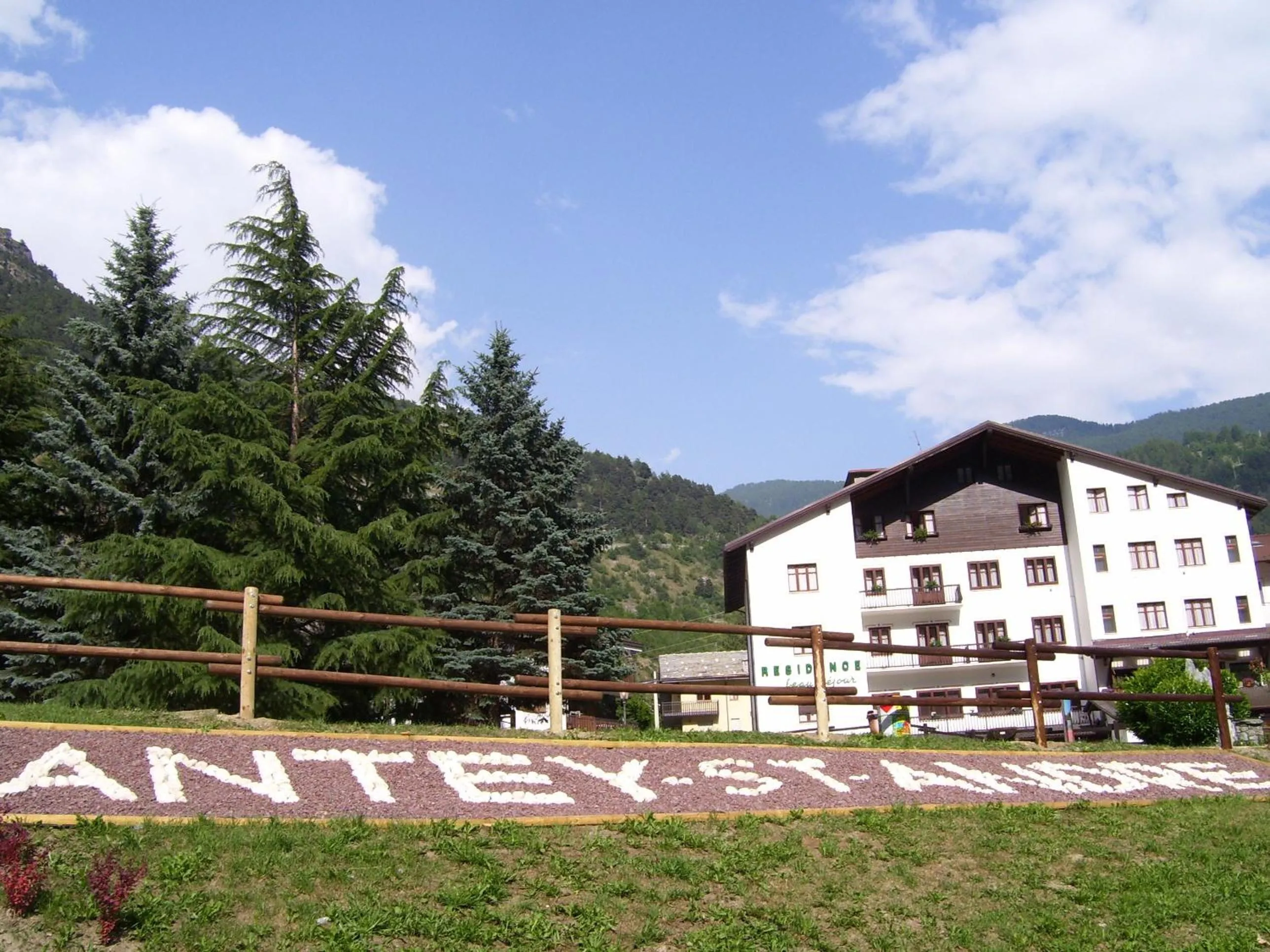 Facade/entrance in Residence Beau Sejour