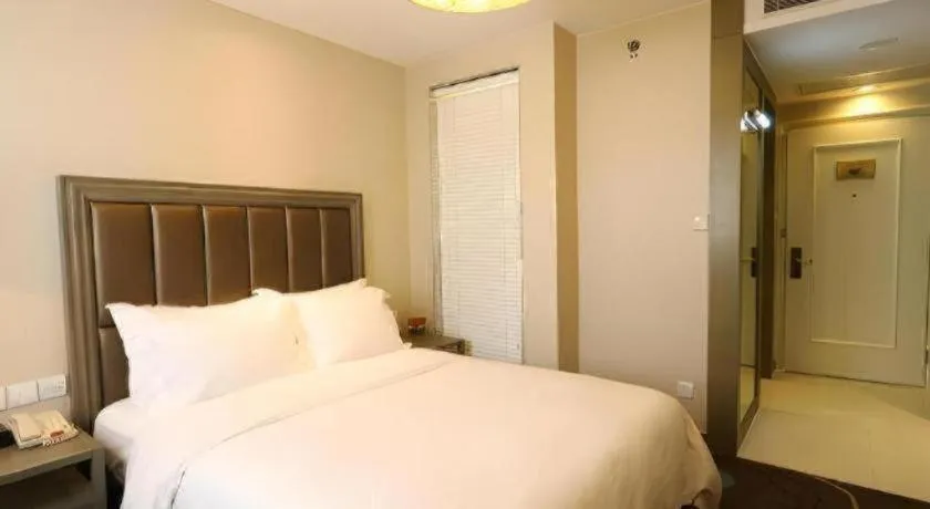 Bed in Jinjiang Metropolo Hotel Classiq YMCA People Square