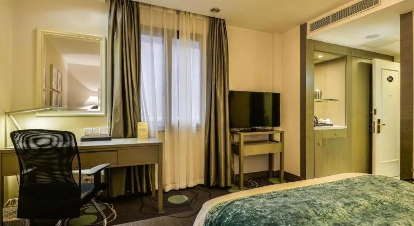 Bed in Jinjiang Metropolo Hotel Classiq YMCA People Square